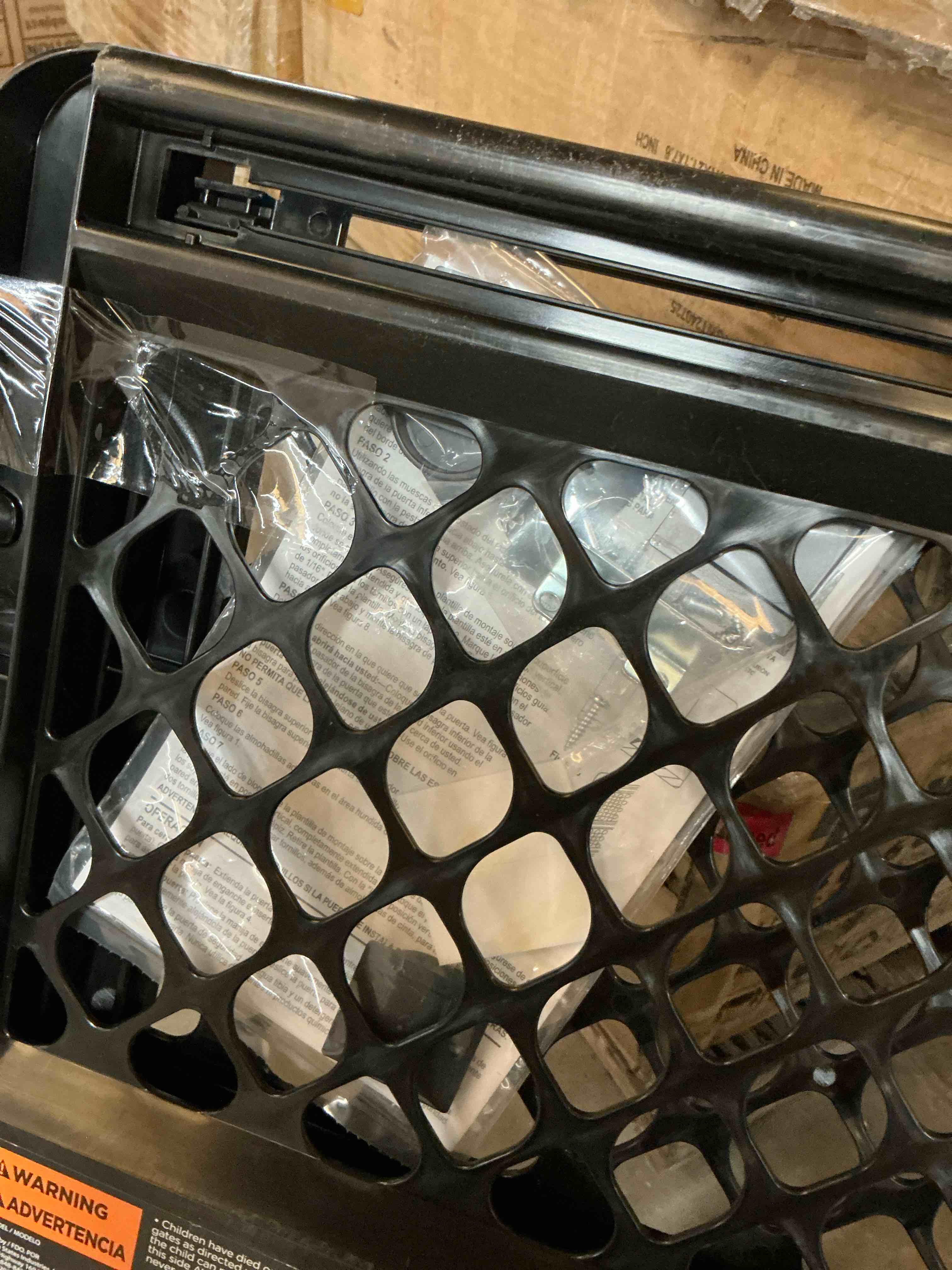 Condition photo showing Good Condition for Locking Expandable Gate