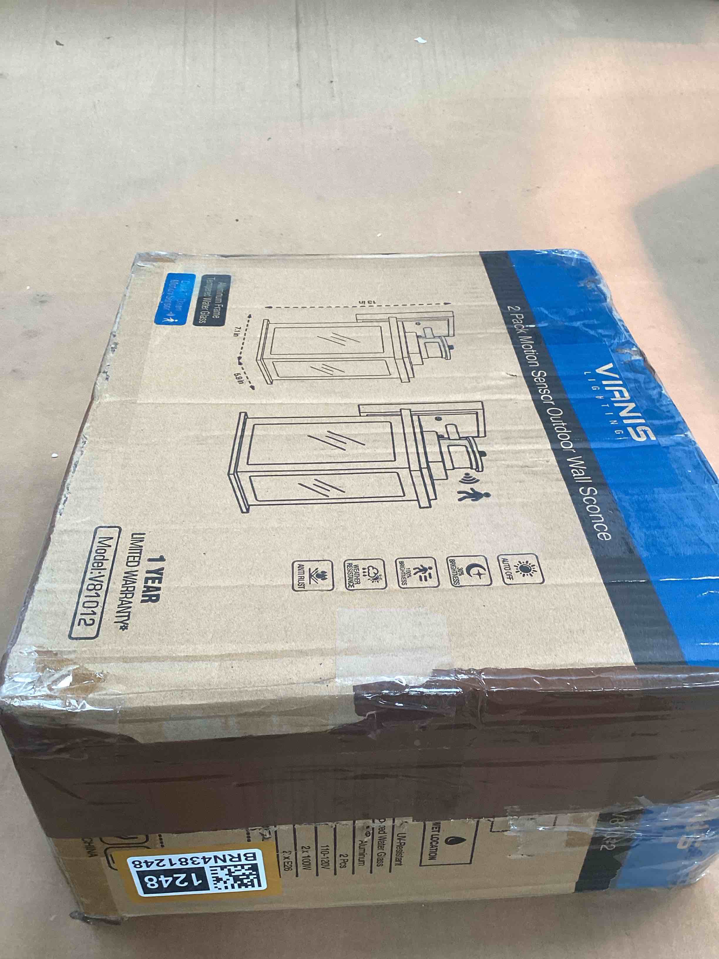 Condition photo showing Good Condition for outdoor wall sconces 2pk