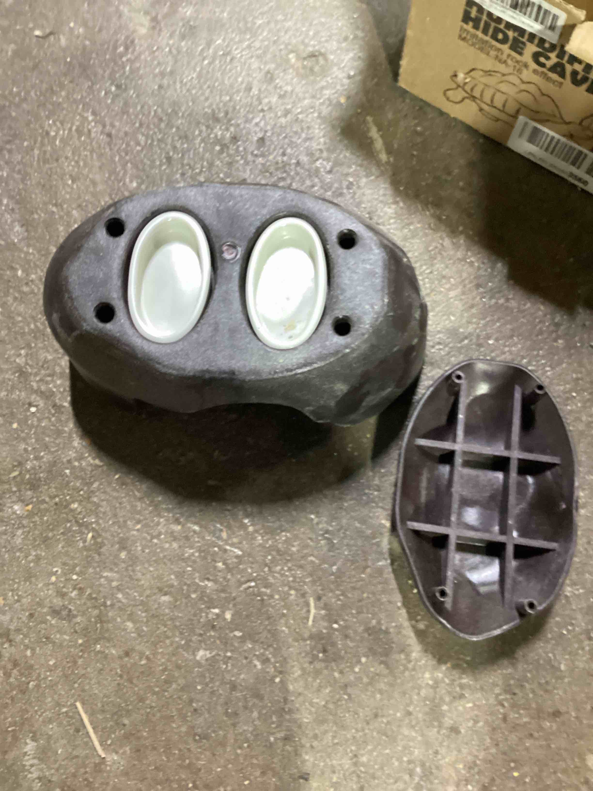 Condition photo showing Good Condition for humidification hide cave 