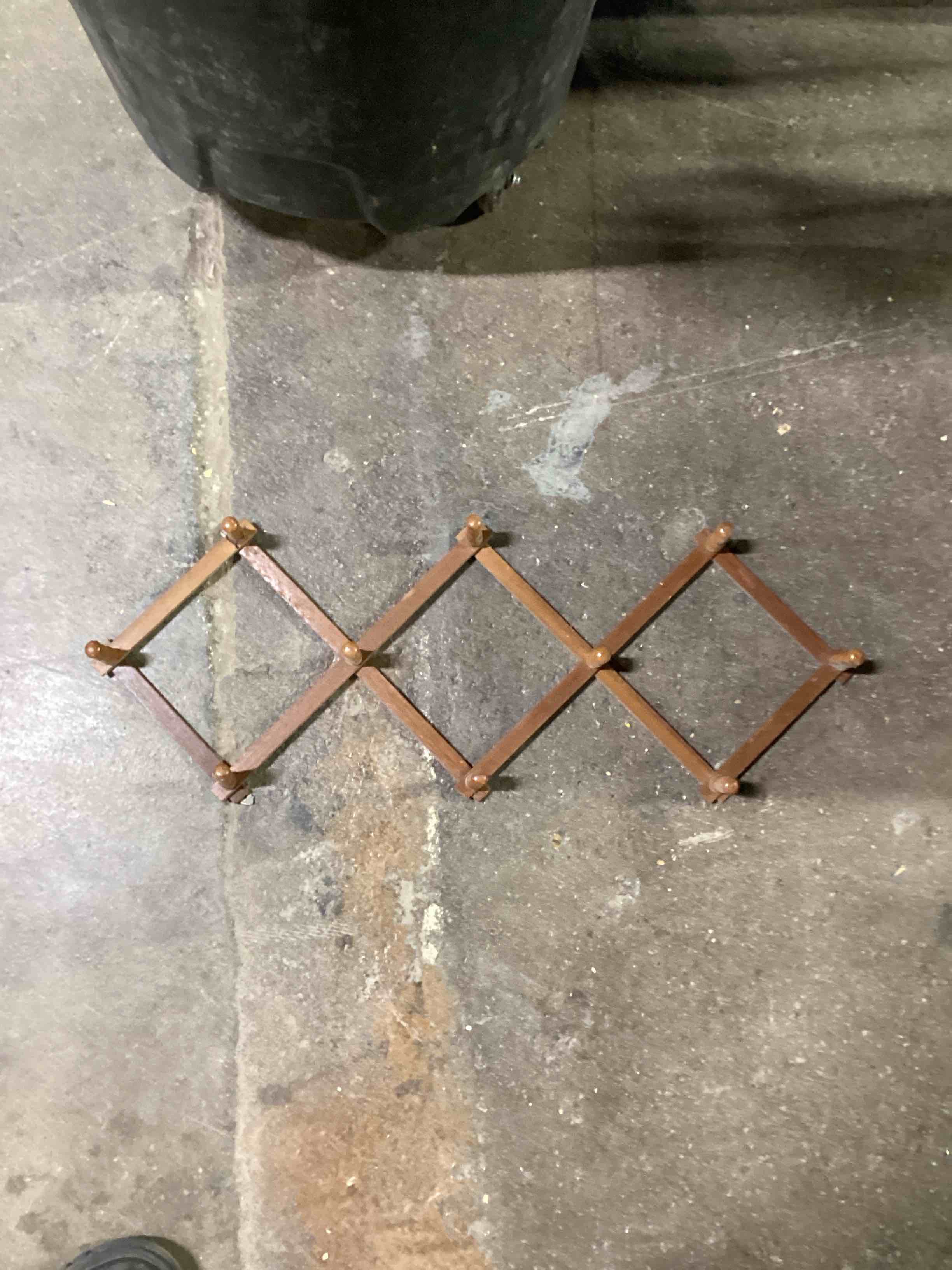 Condition photo showing Good Condition for extendable and retractable key/coat hanger