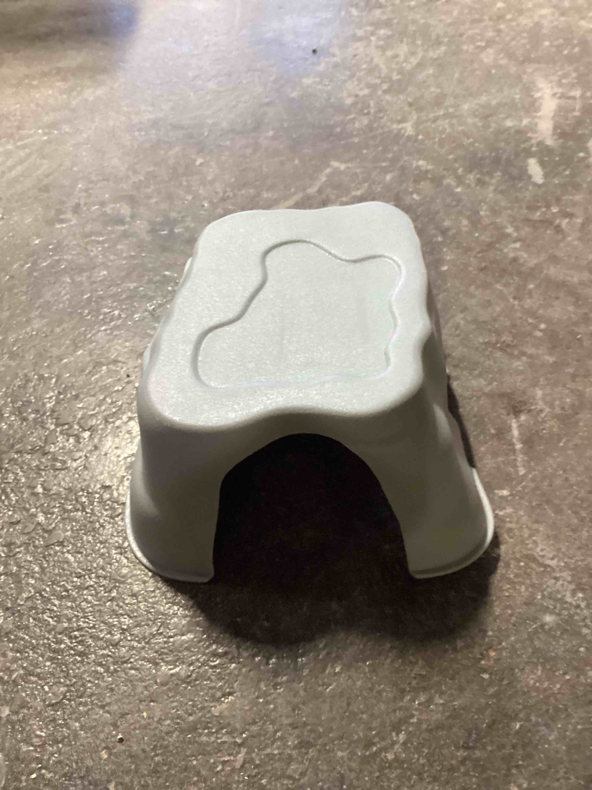 Condition photo showing Good Condition for zilla small plastic reptile hide