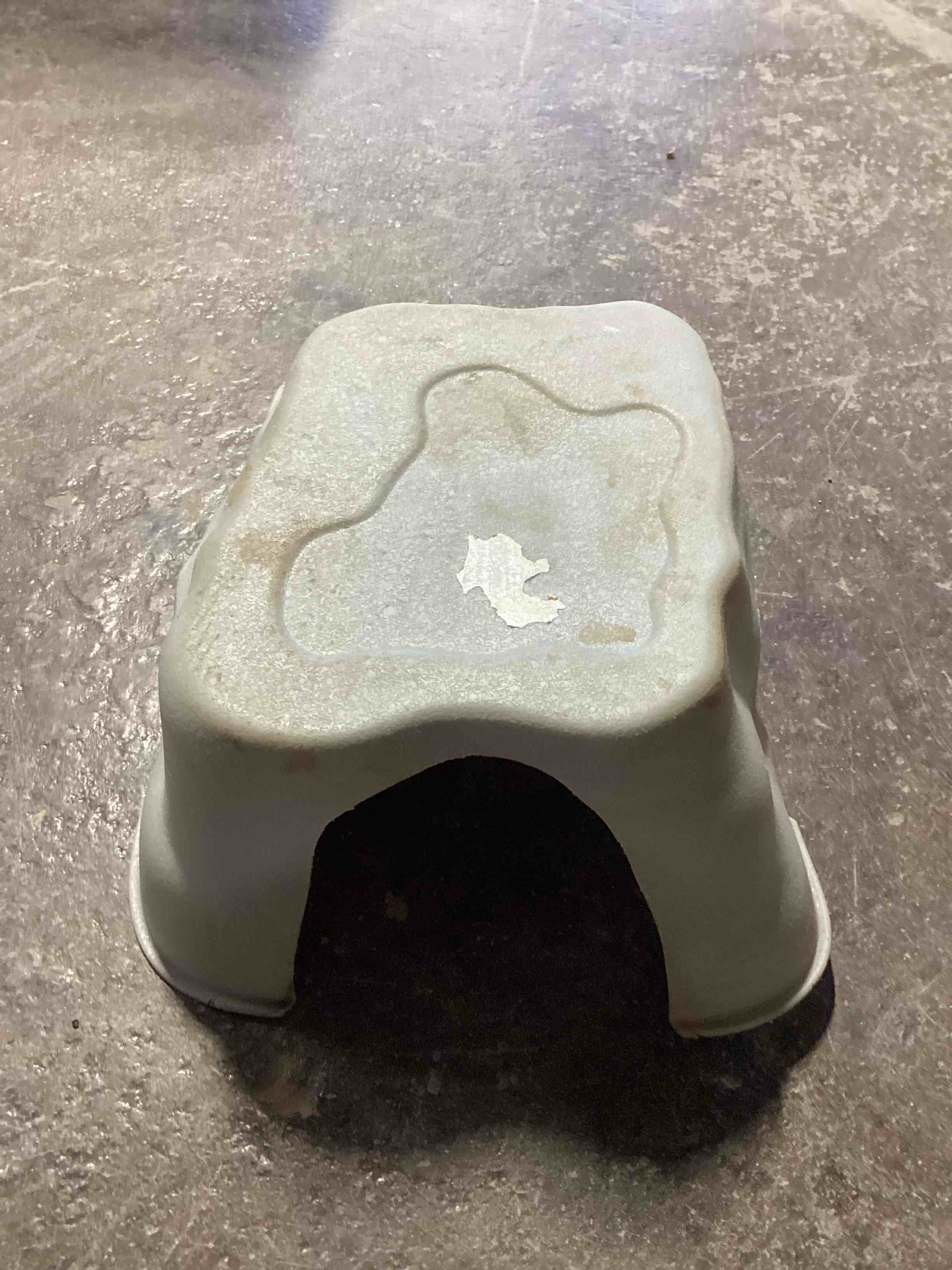 Condition photo showing Good Condition for zilla small plastic reptile hide