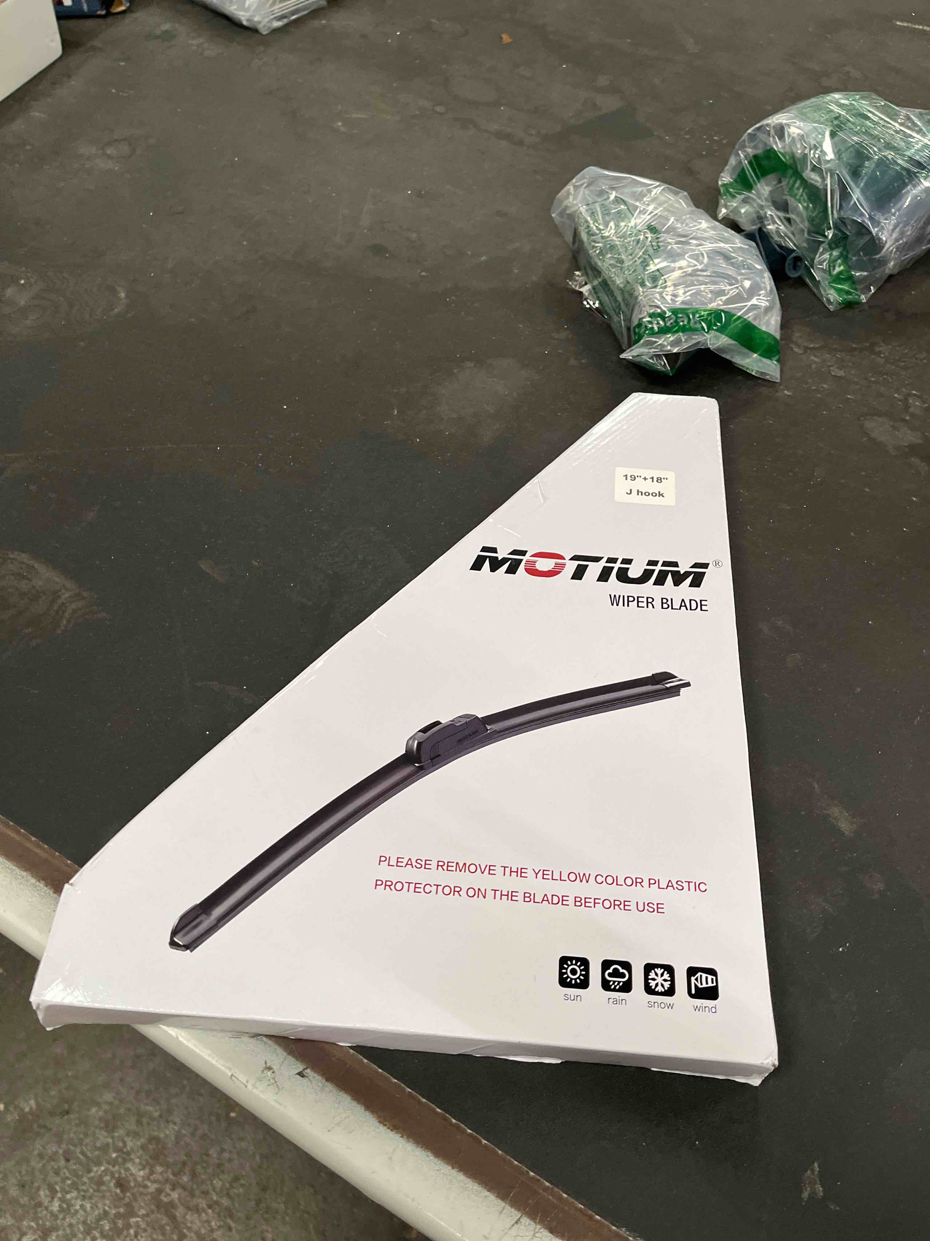 Condition photo showing Good Condition for motium oem quality premium all-season windshield wiper blades (set of 2) (19"+18" (pair for front wi