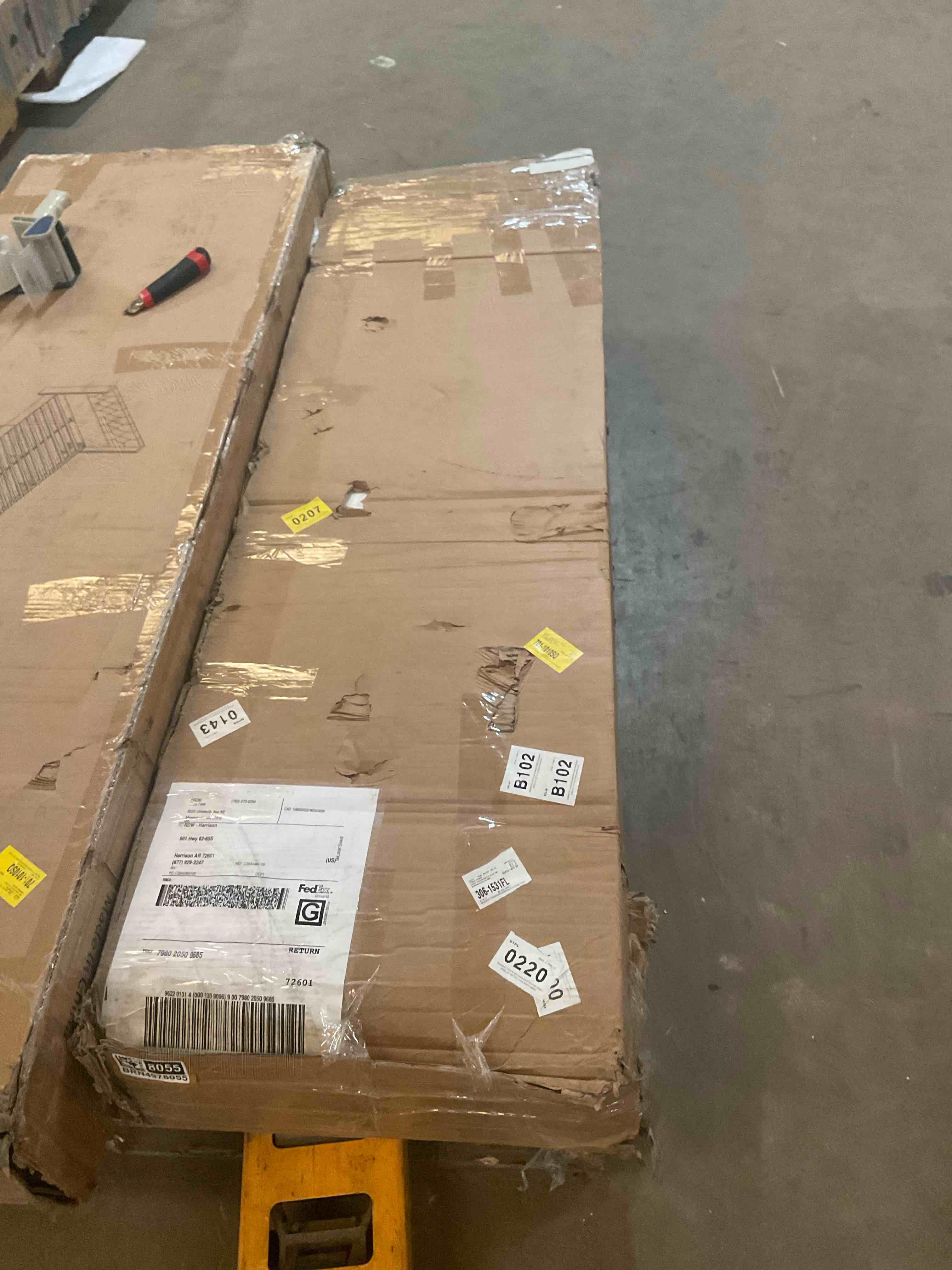 Condition photo showing Good Condition for black l shaped desk