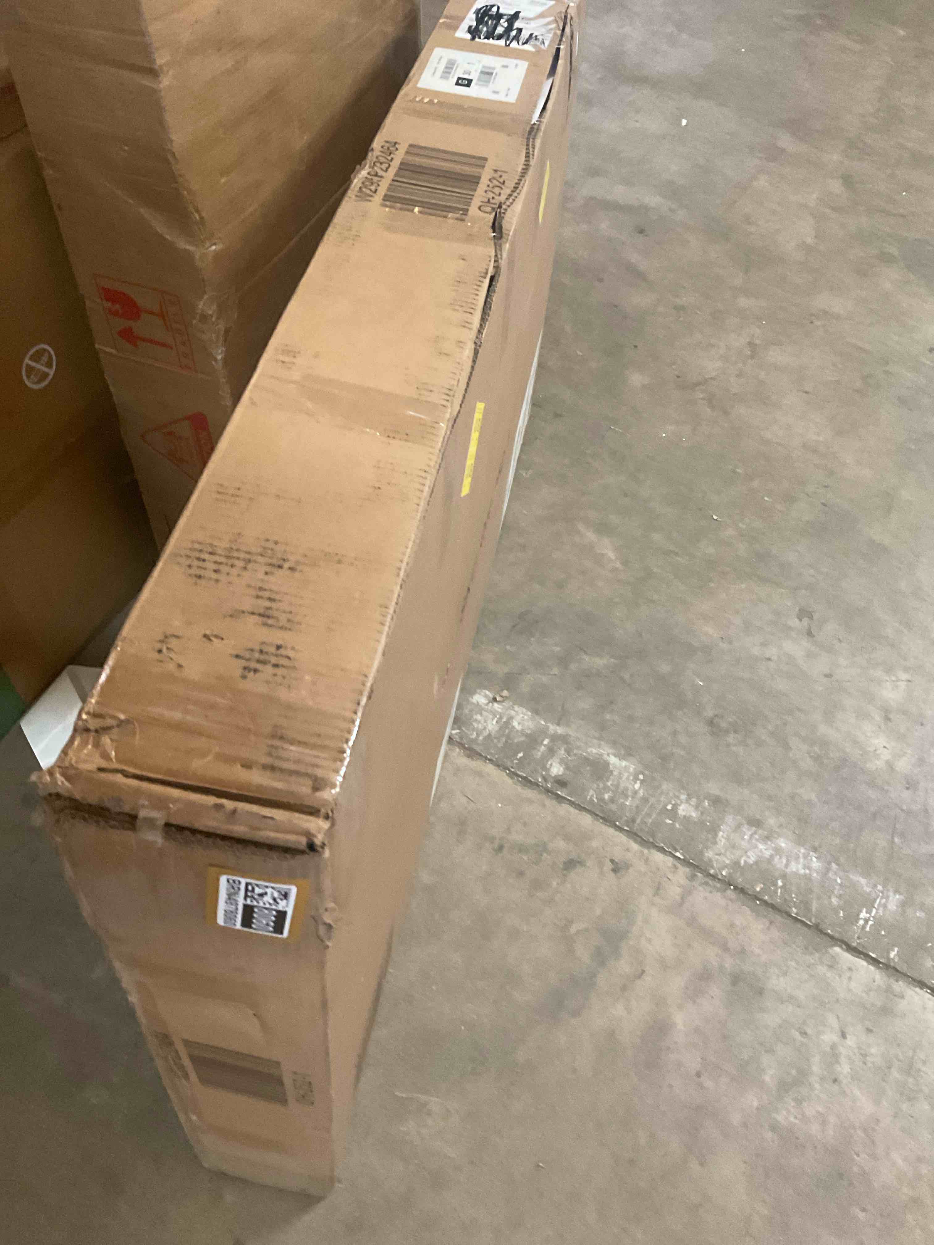 Condition photo showing Good Condition for modern black/gray bench seat