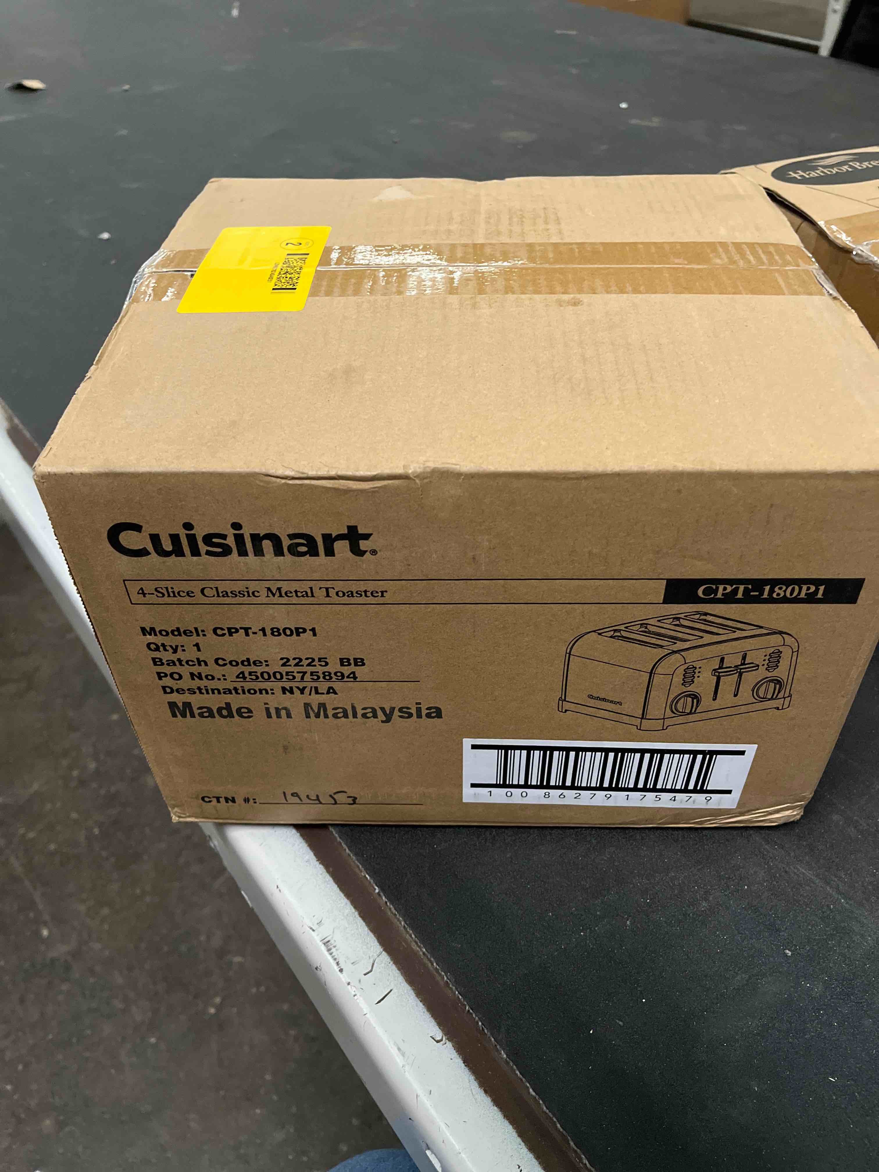 Condition photo showing Good Condition for cuisinart 4-slice classic metal toaster