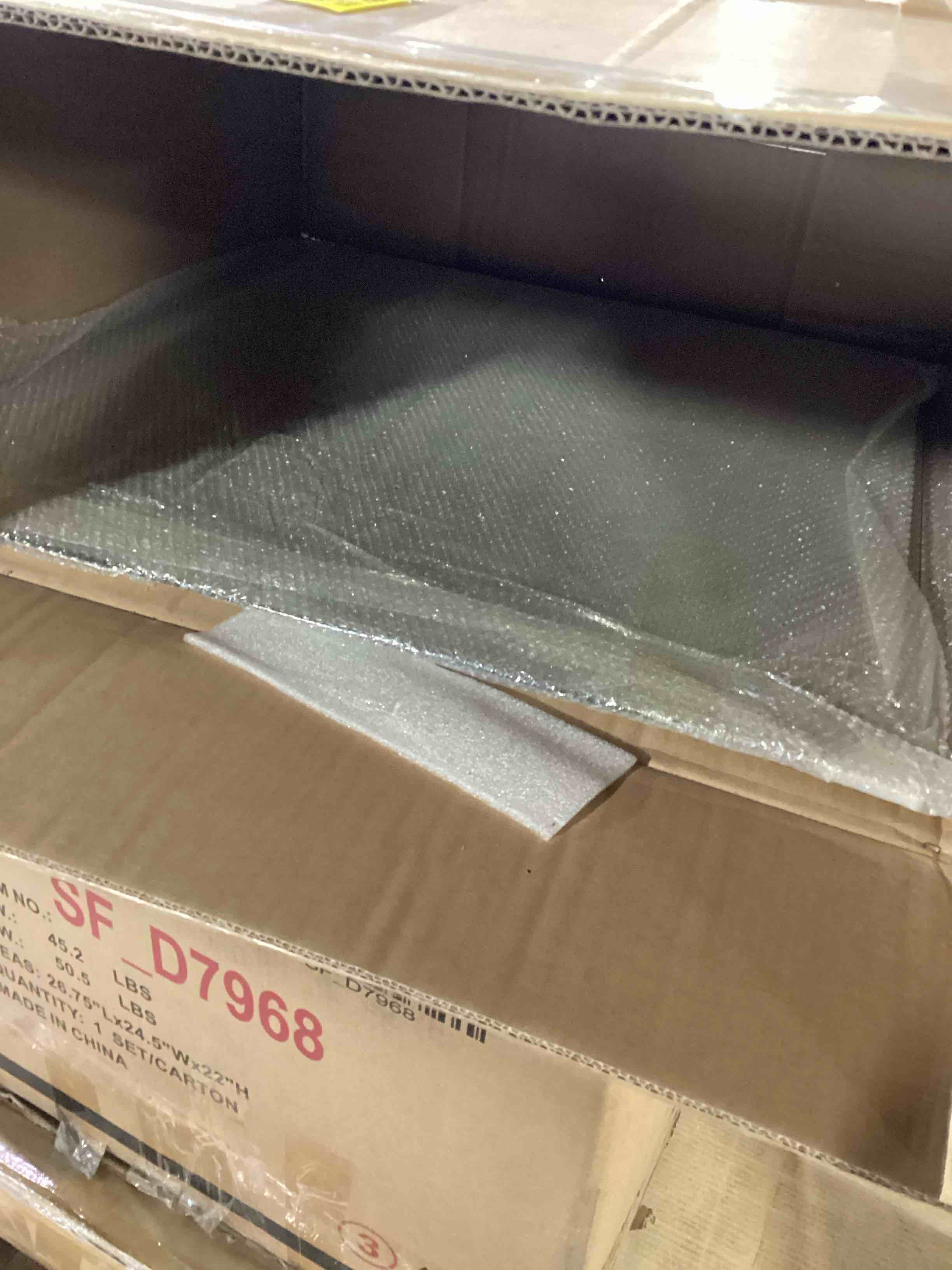 Condition photo showing Good Condition for square outdoor coffee table with glass top 27in x 27in