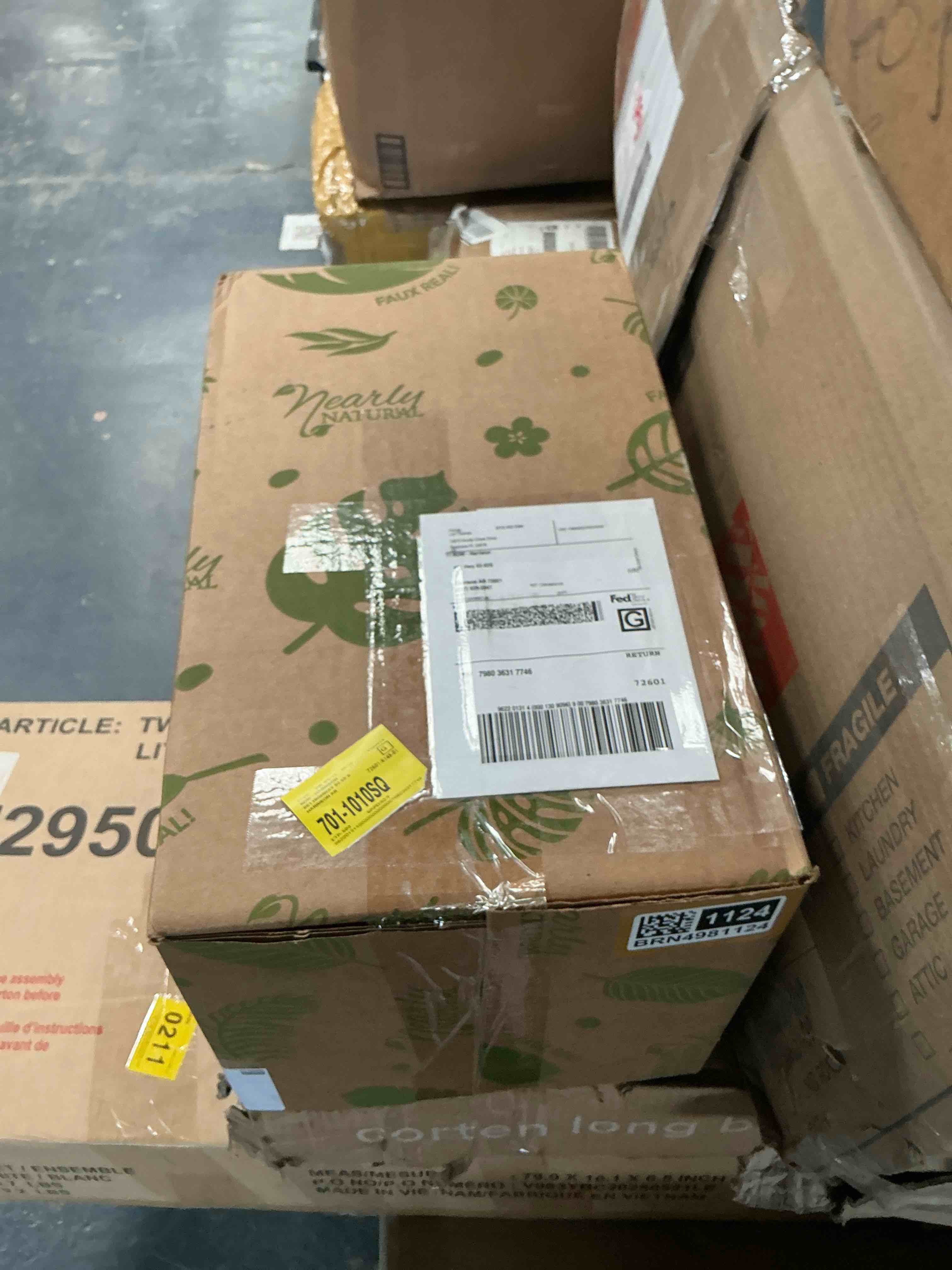 https://s3.amazonaws.com/lotting-images-prod/RustDustWanderlust/BRN4981124_1776979932966.jpeg
