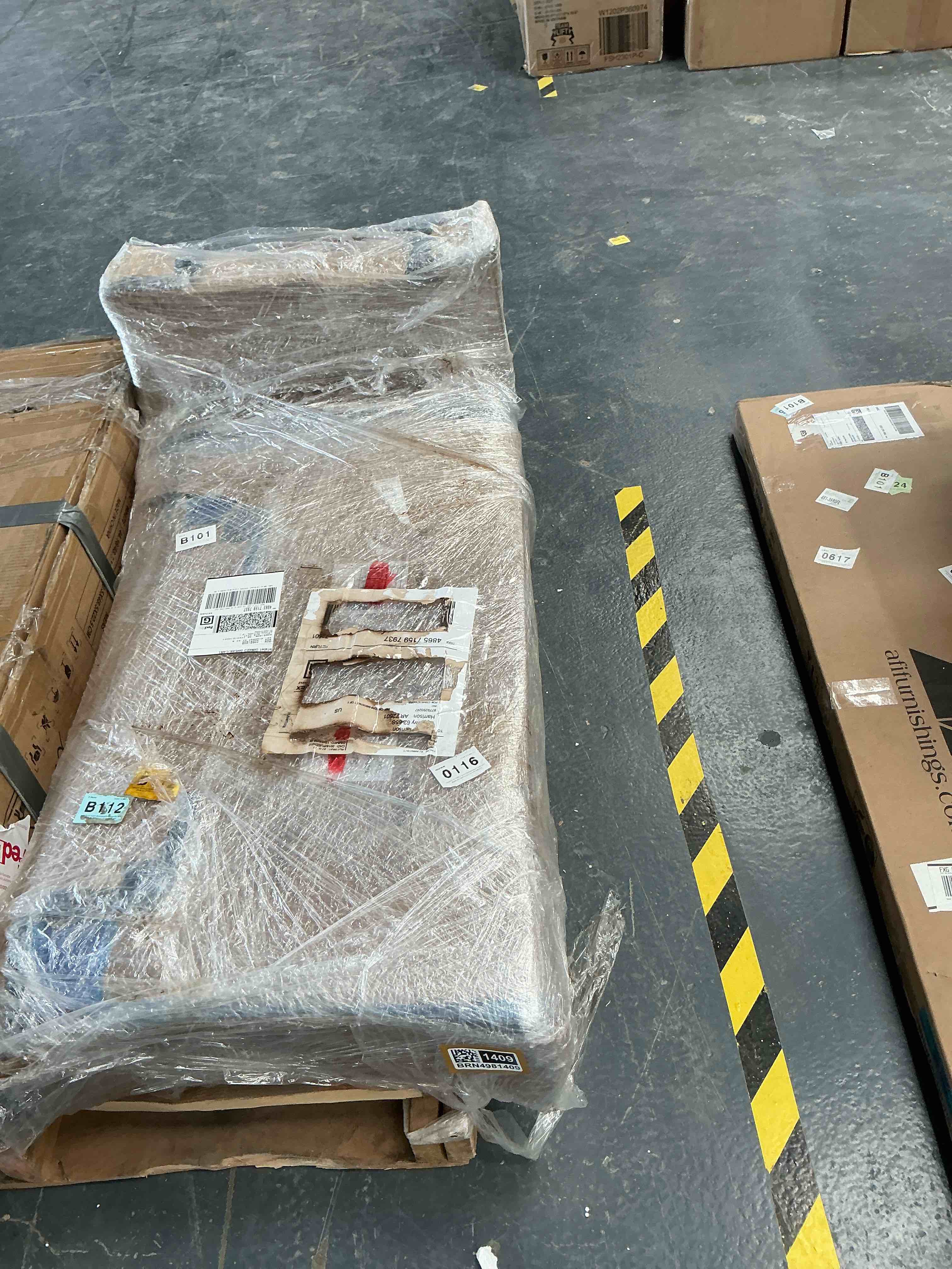 Condition photo showing Good Condition for outdoor steel chaise lounge