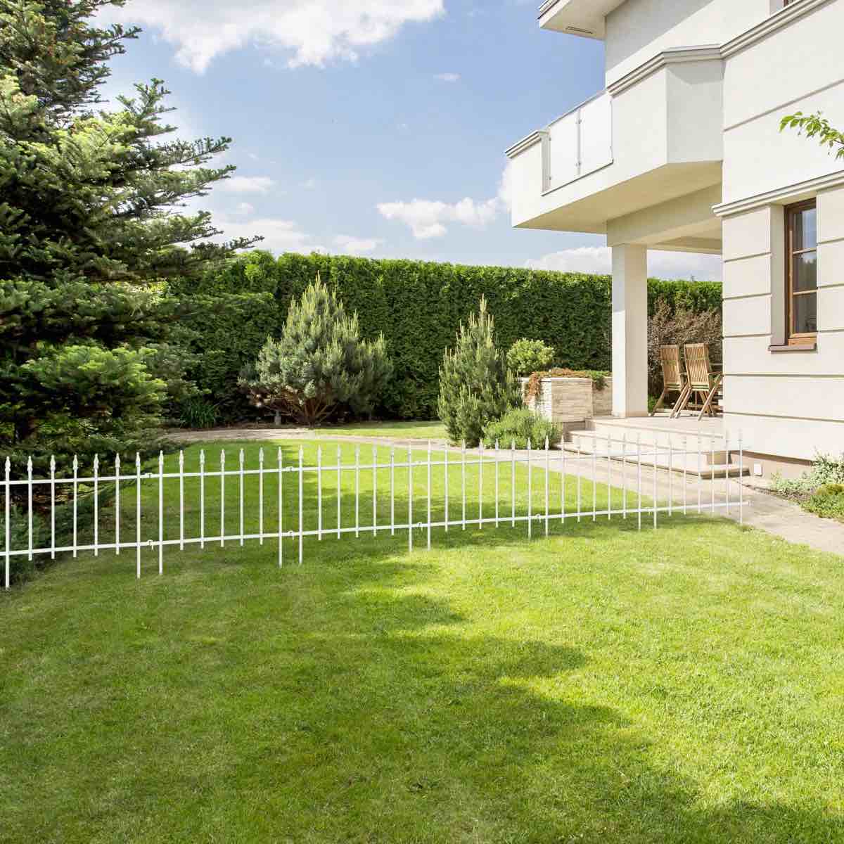 Outdoor Garden Metal Fence Panels Decorative Picket Design Anti-Rust Fencing Panels Animal Barrier (Set of 5)