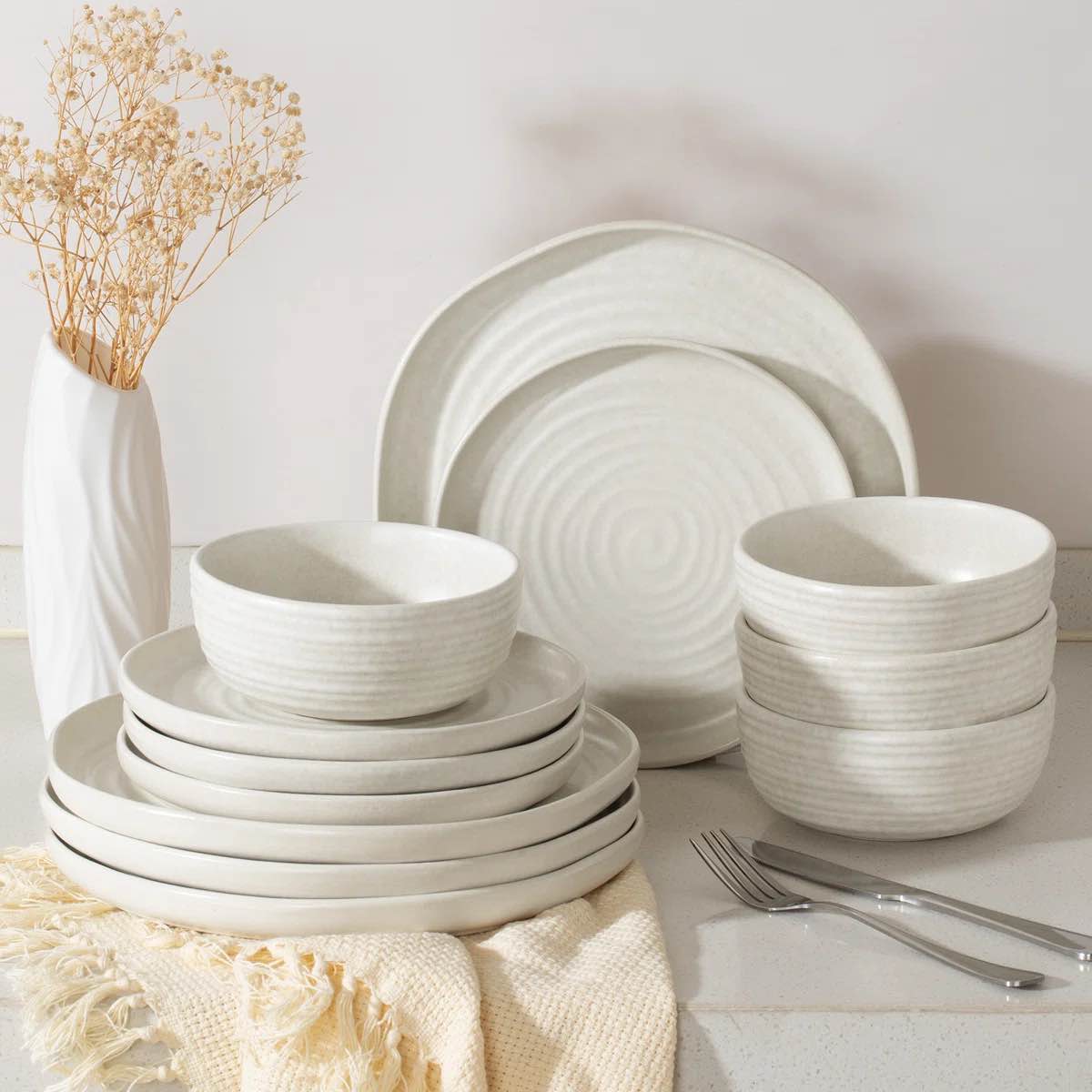 Famiware Pluto Plates And Bowls Sets, 12 Piece Dinnerware Sets