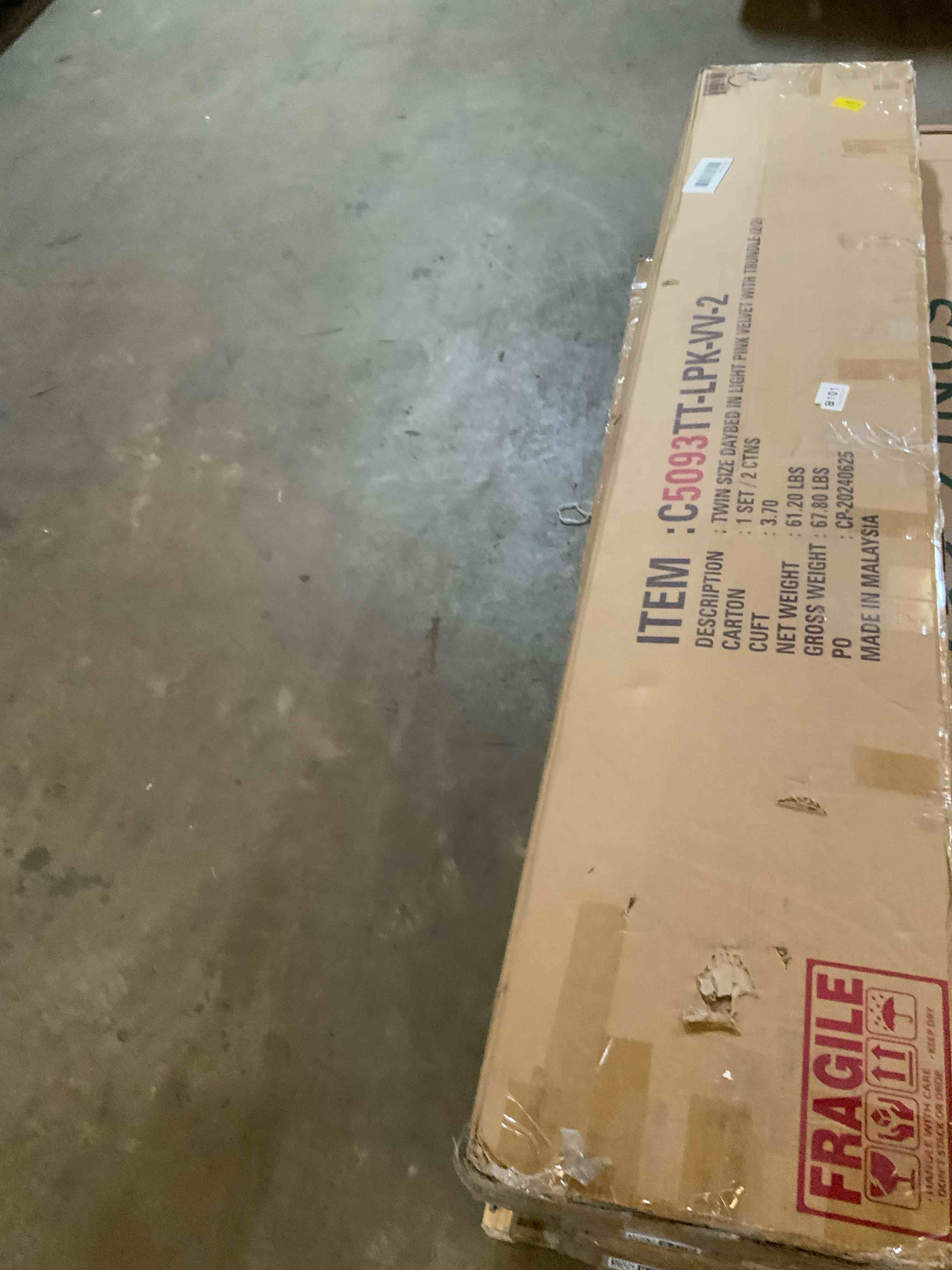 Caitronia Twin Size Daybed In Light Pink Velvet With Trundle (1/2)