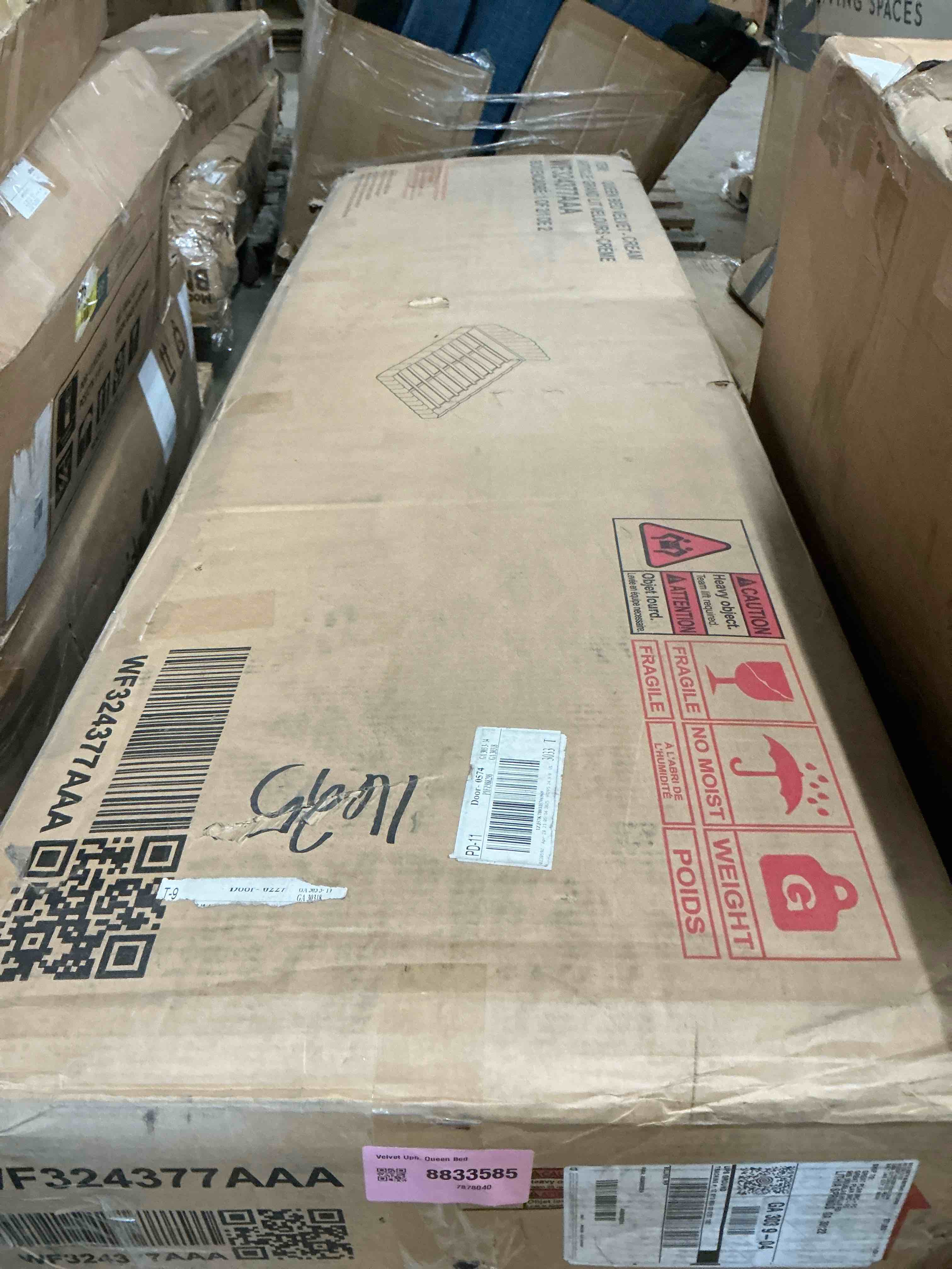 Condition photo showing Good Condition for velvet uph. queen bed