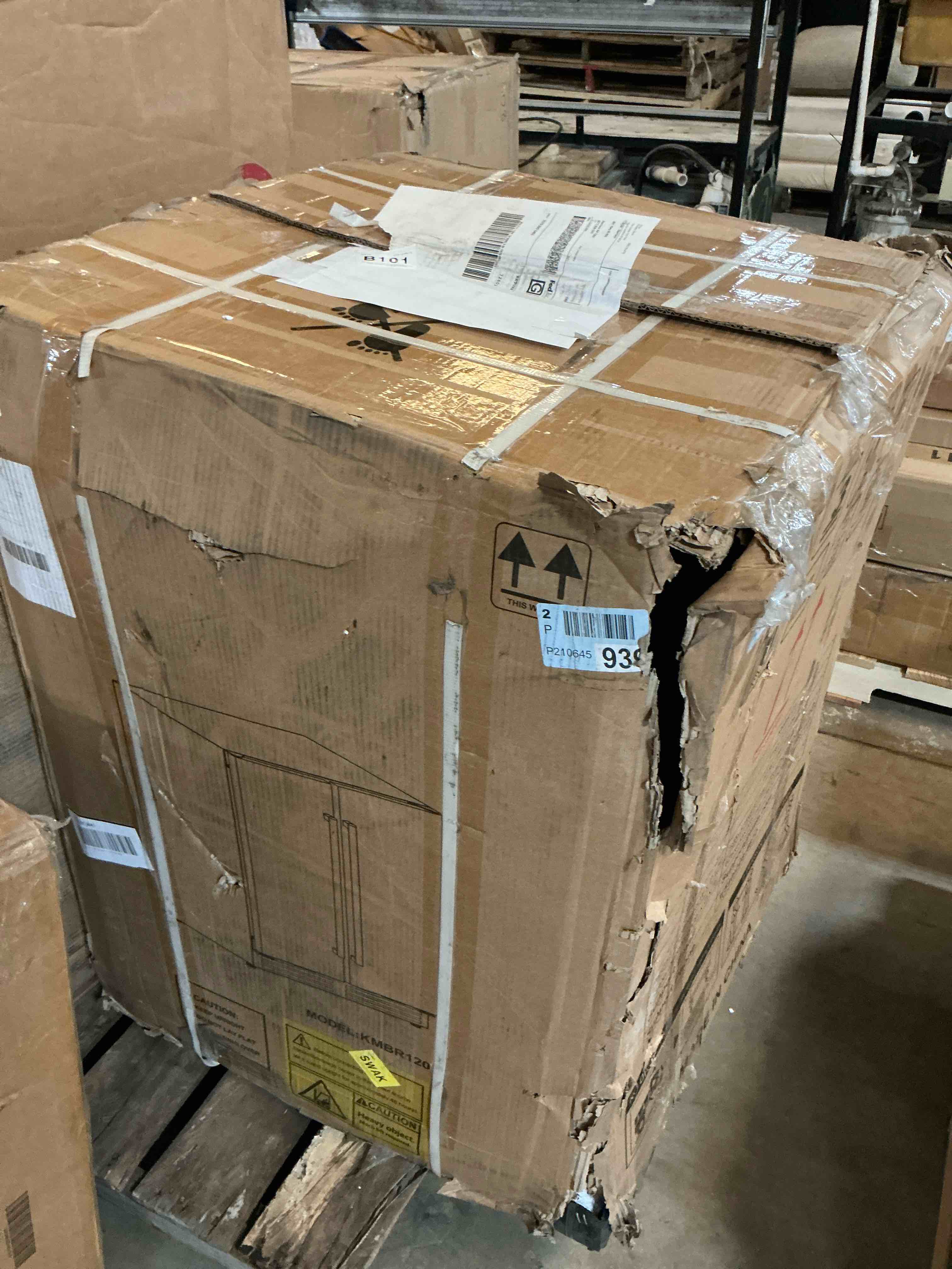 Condition photo showing Good Condition for 24" Beverage Refrigerator with French Doors 180-Can Capacity, Built-in or Freestanding Beer and Drink Cooler