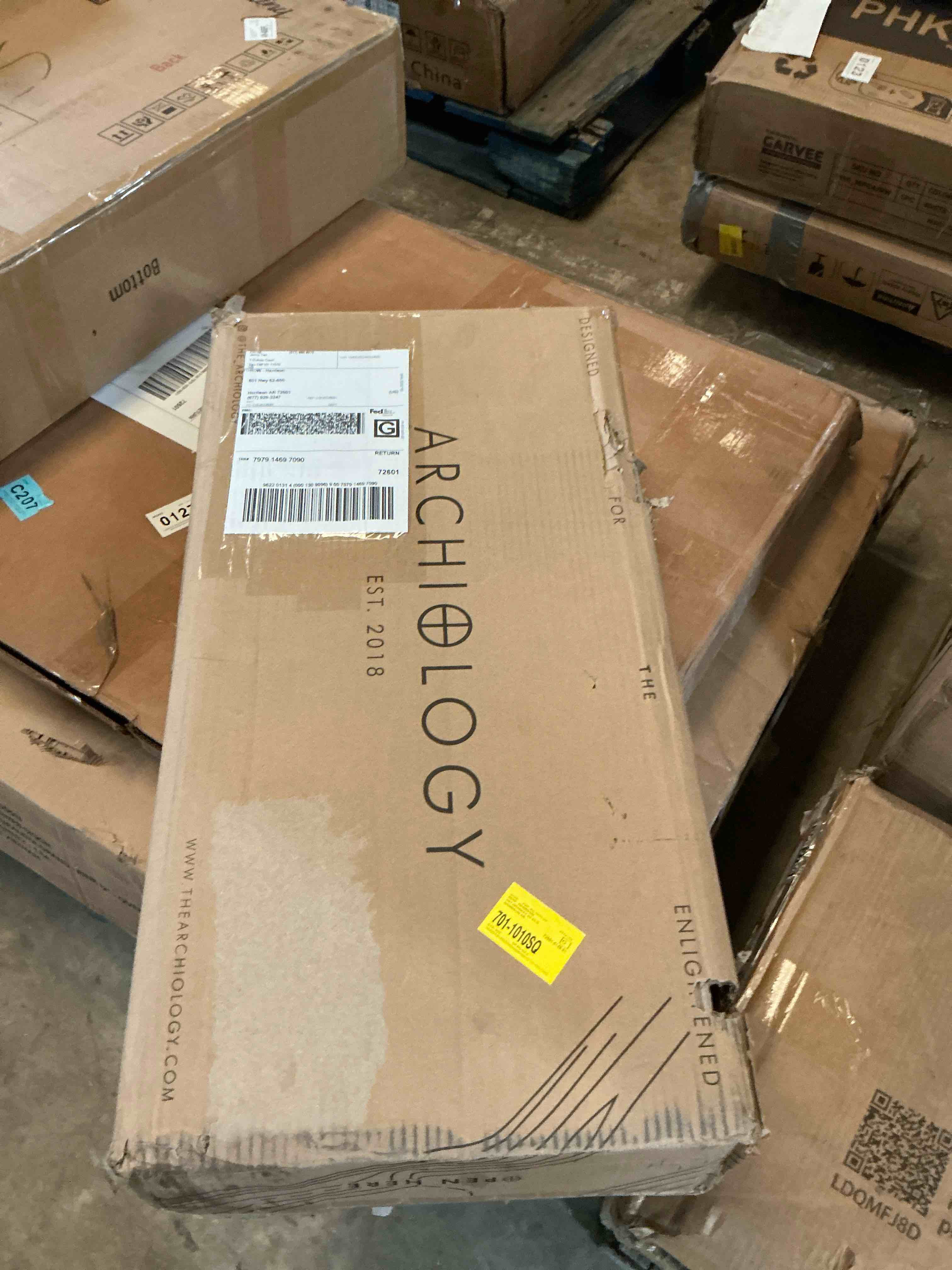 Condition photo showing Good Condition for Santori 79" Arched Floor Lamp