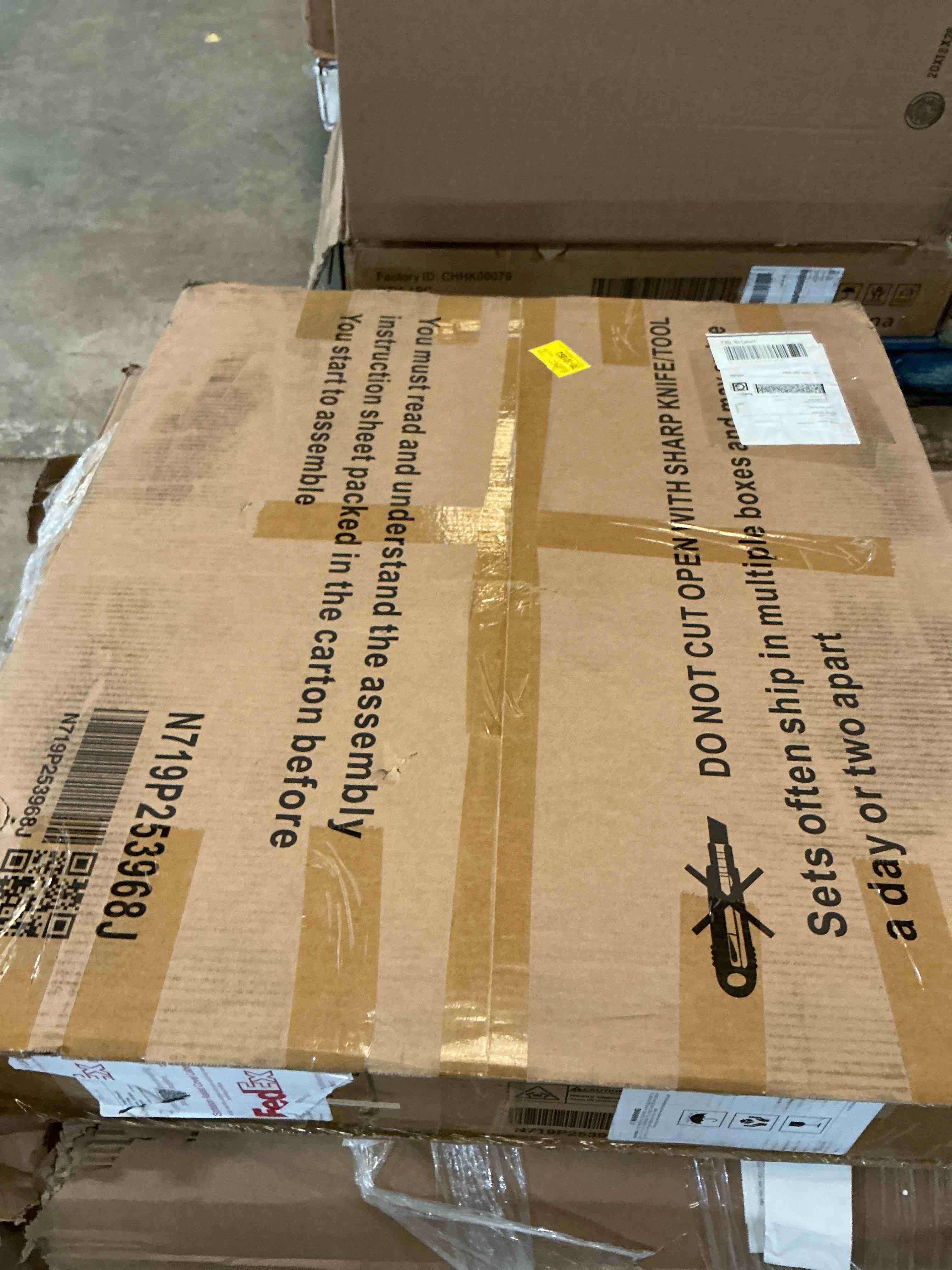 Condition photo showing Good Condition for 360Â° Swivel Chair Accent Barrel Chair Swivel Round Sofa Chair With 3 Removable Pillows For Living Room, Bedroom, Office And Hotel