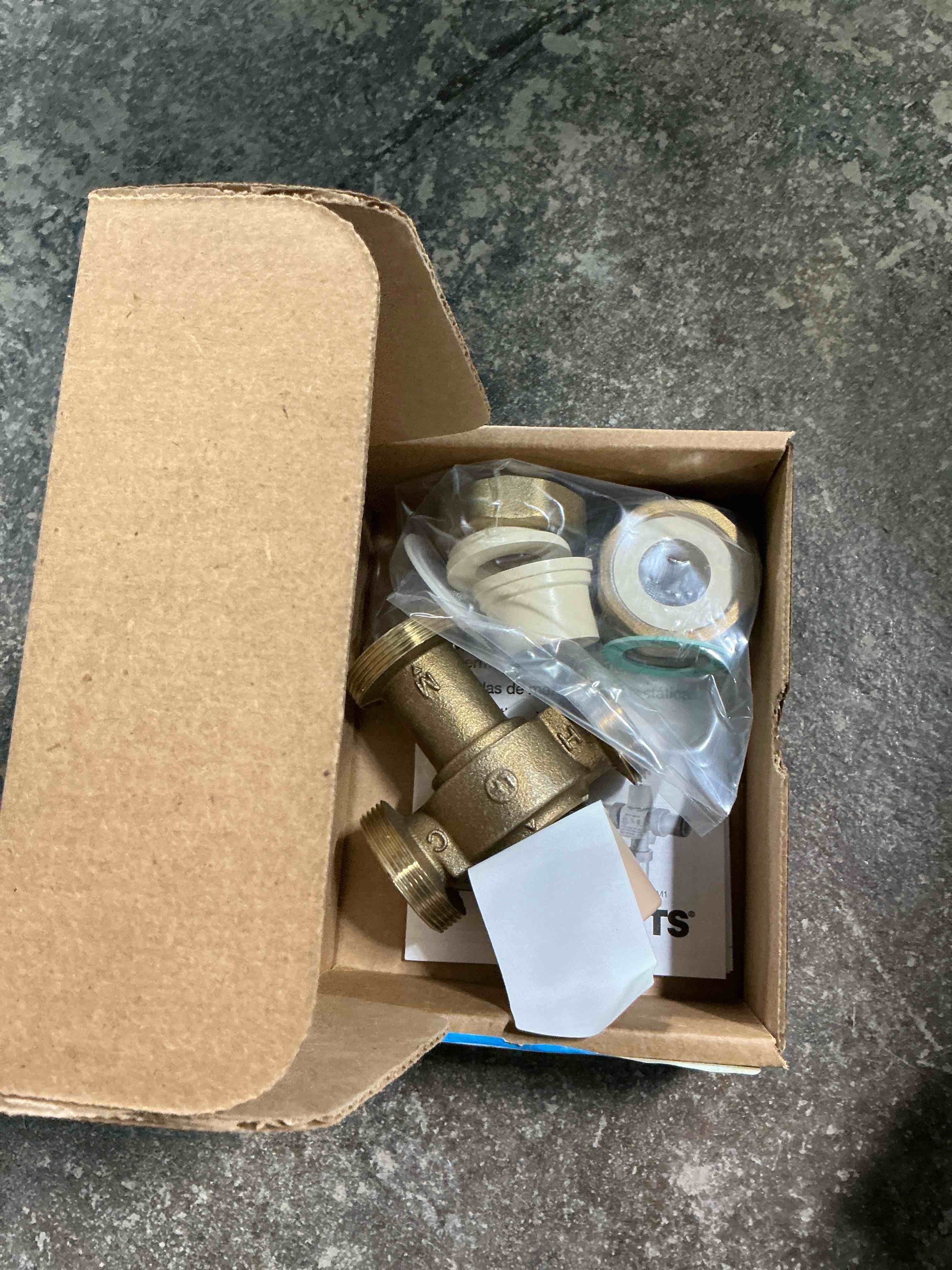 Condition photo showing Good Condition for thermostatic mixing valve – CPVC