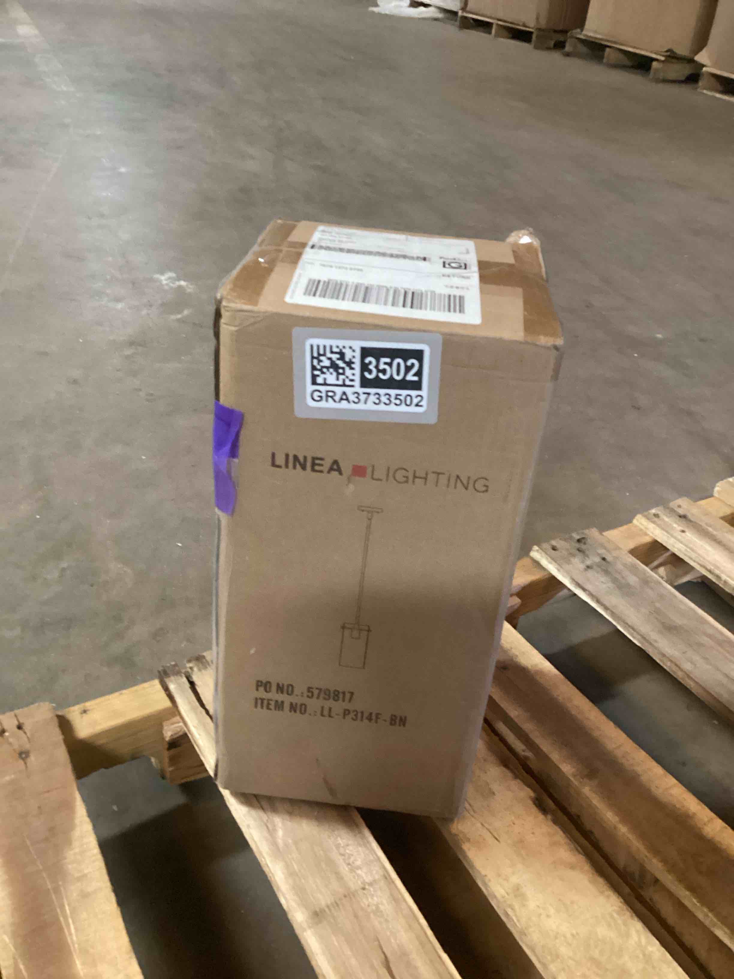 Condition photo showing Good Condition for Angelina 1 - Light Single Cylinder Pendant