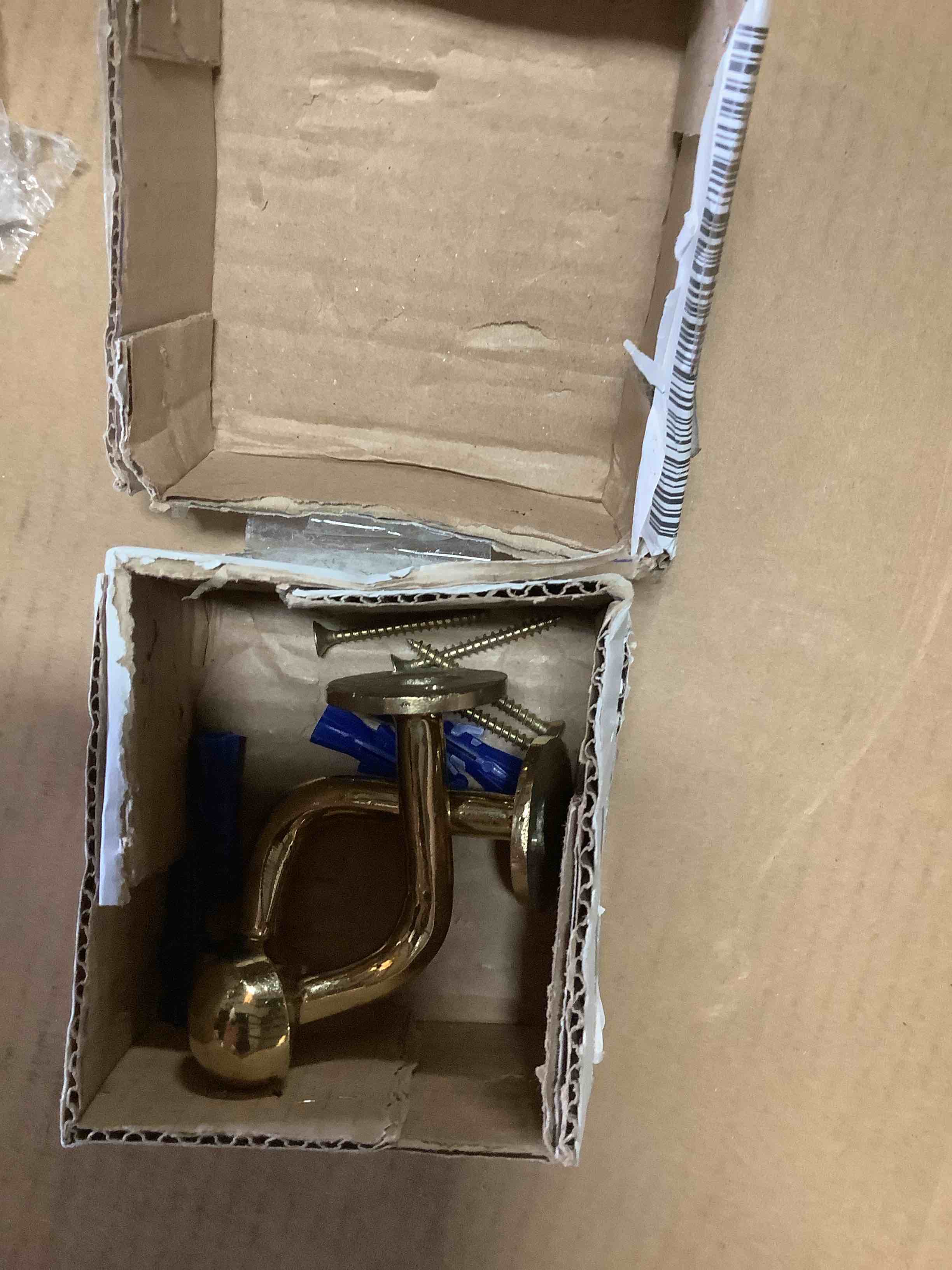 Condition photo showing Good Condition for Gold hat, and coat mount