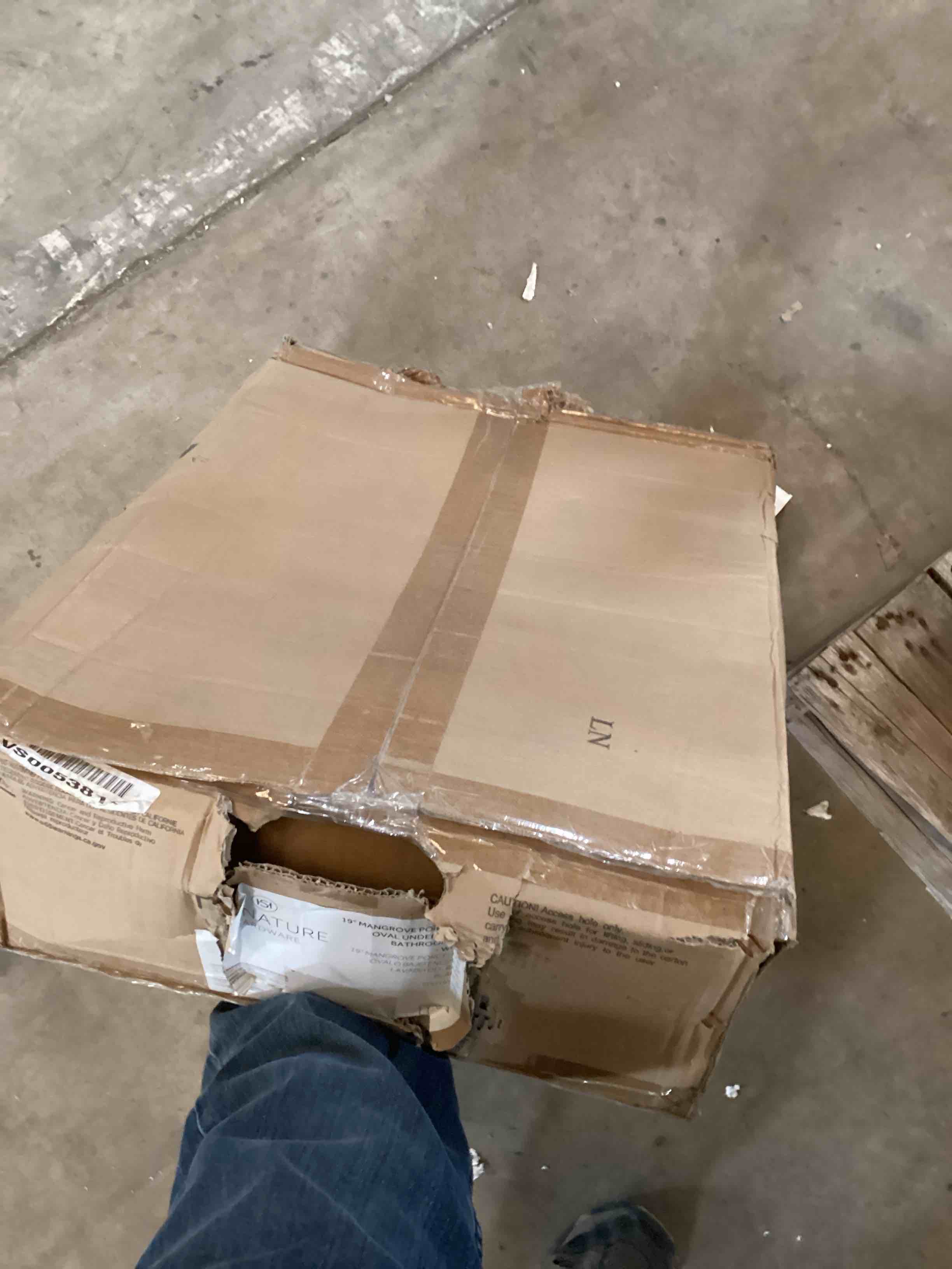 Condition photo showing Good Condition for 19in Mangrove Porcelain Undermount Sink