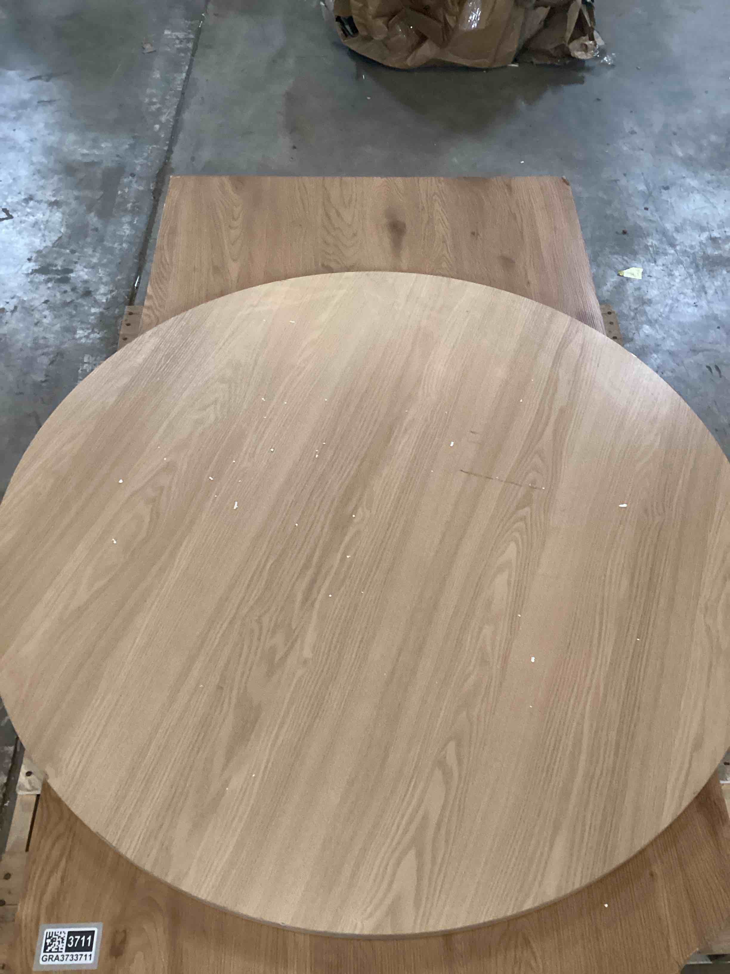 Condition photo showing Good Condition for Round 47.5in Tabletop