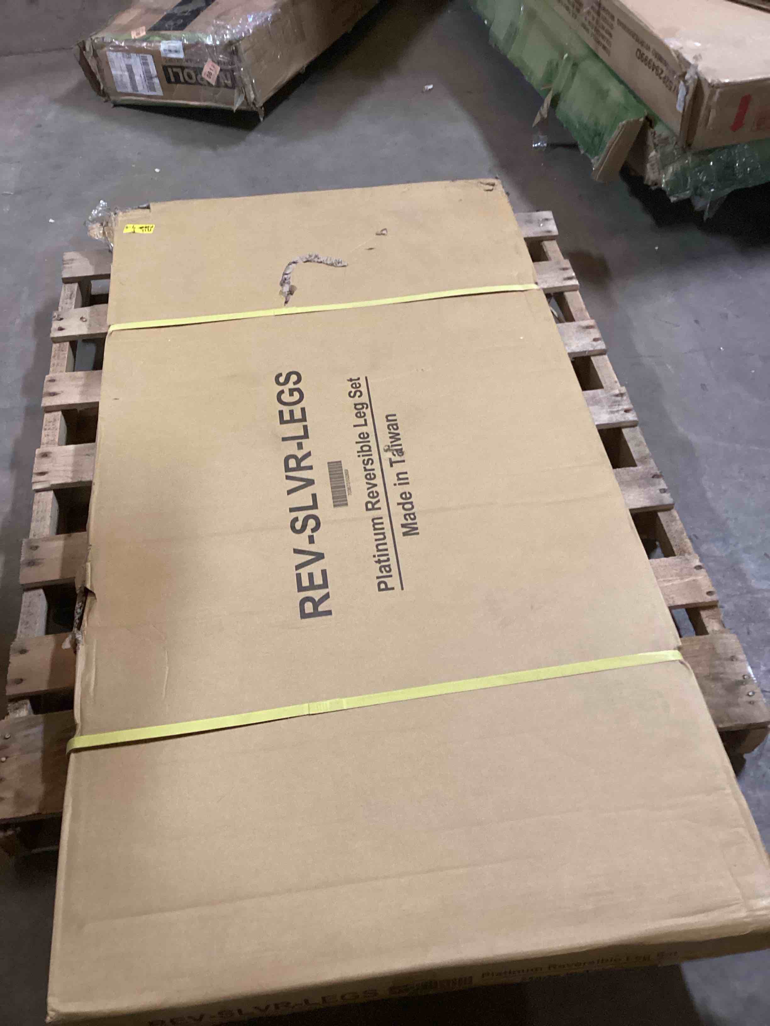 Condition photo showing Good Condition for Platinum Reversible Leg Set