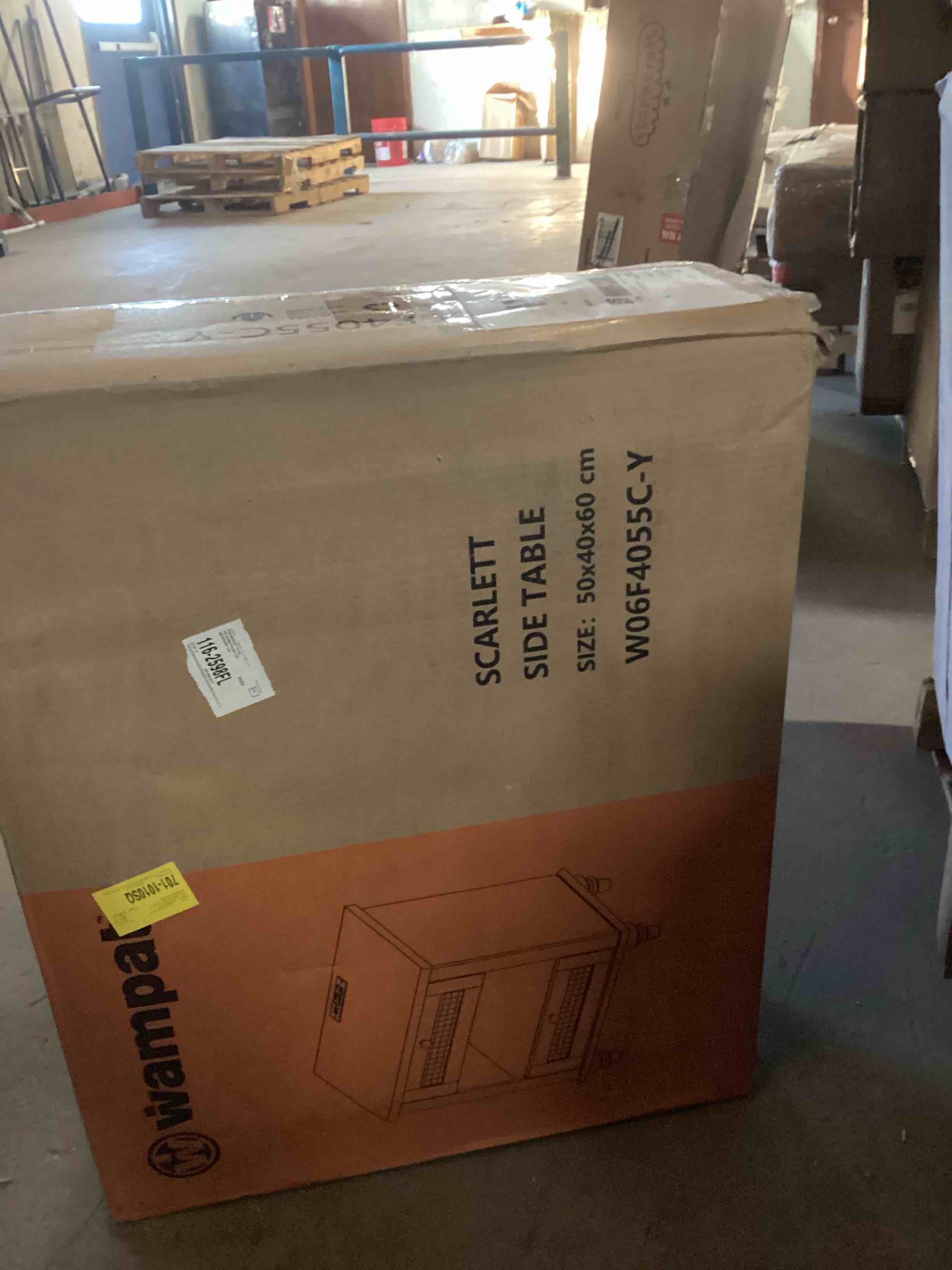 Condition photo showing Good Condition for Scarlett Side Table