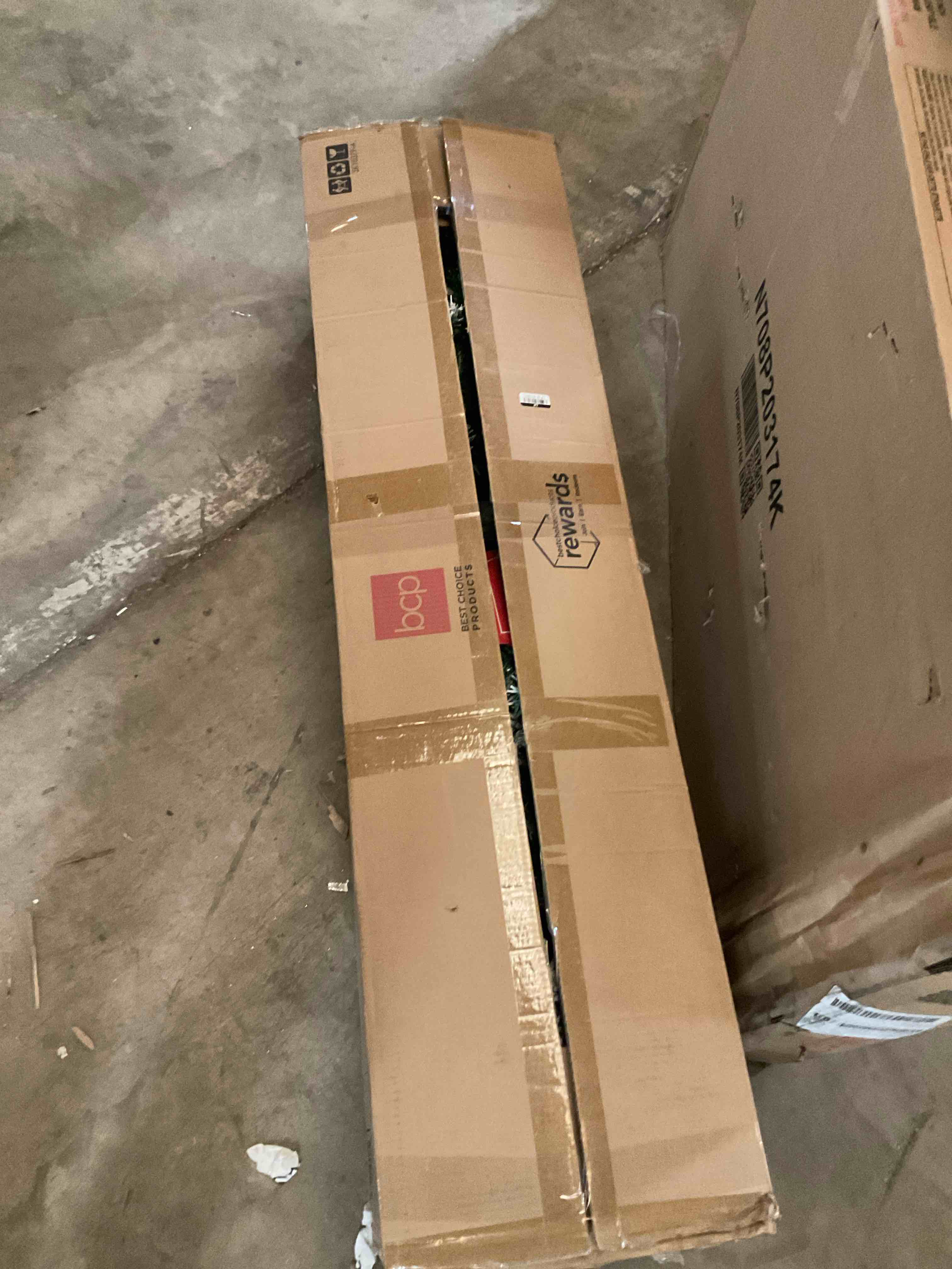 Condition photo showing Good Condition for green snowy Christmas tree