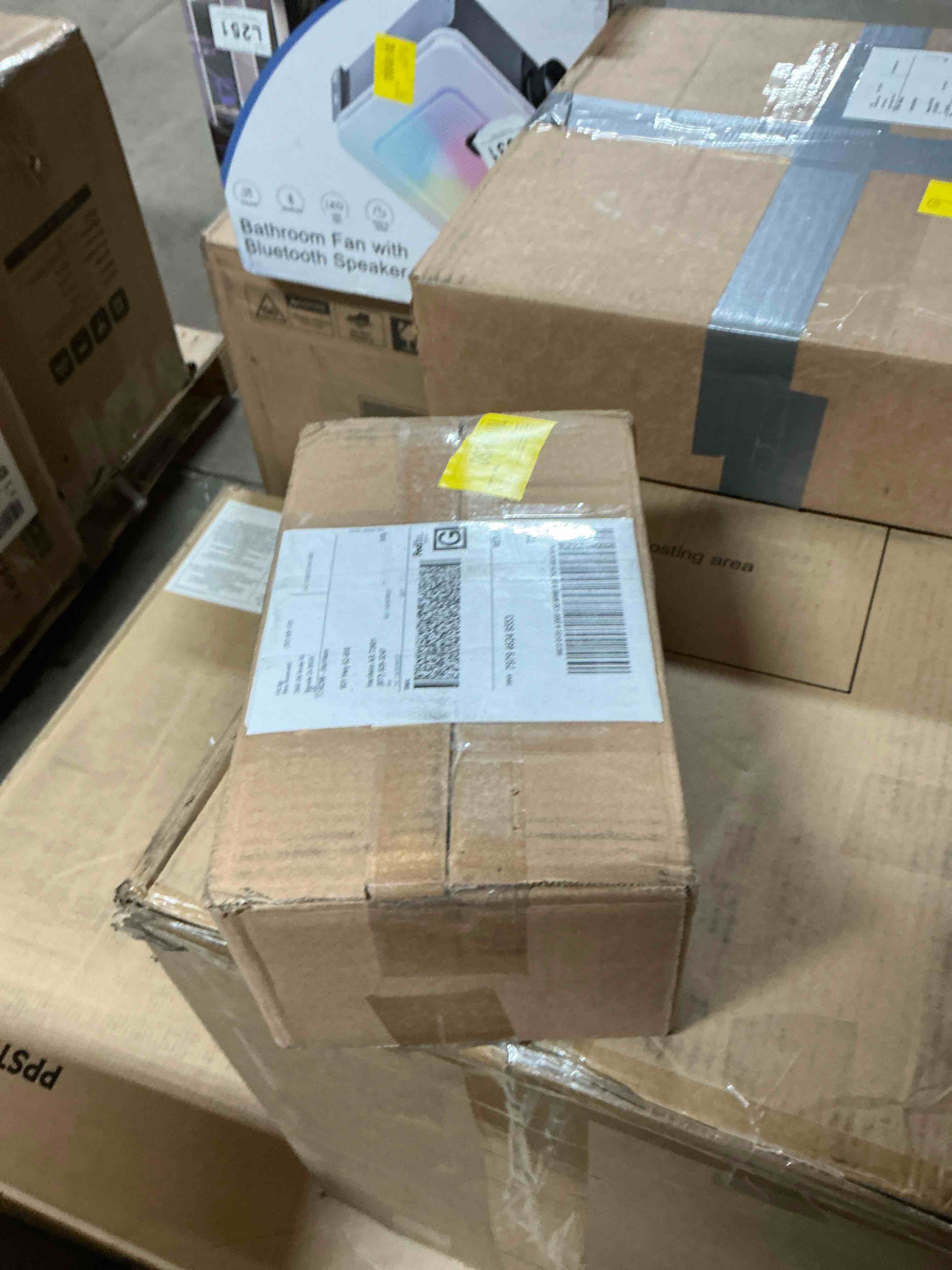 Condition photo showing Good Condition for Bavan Tissue Box Cover