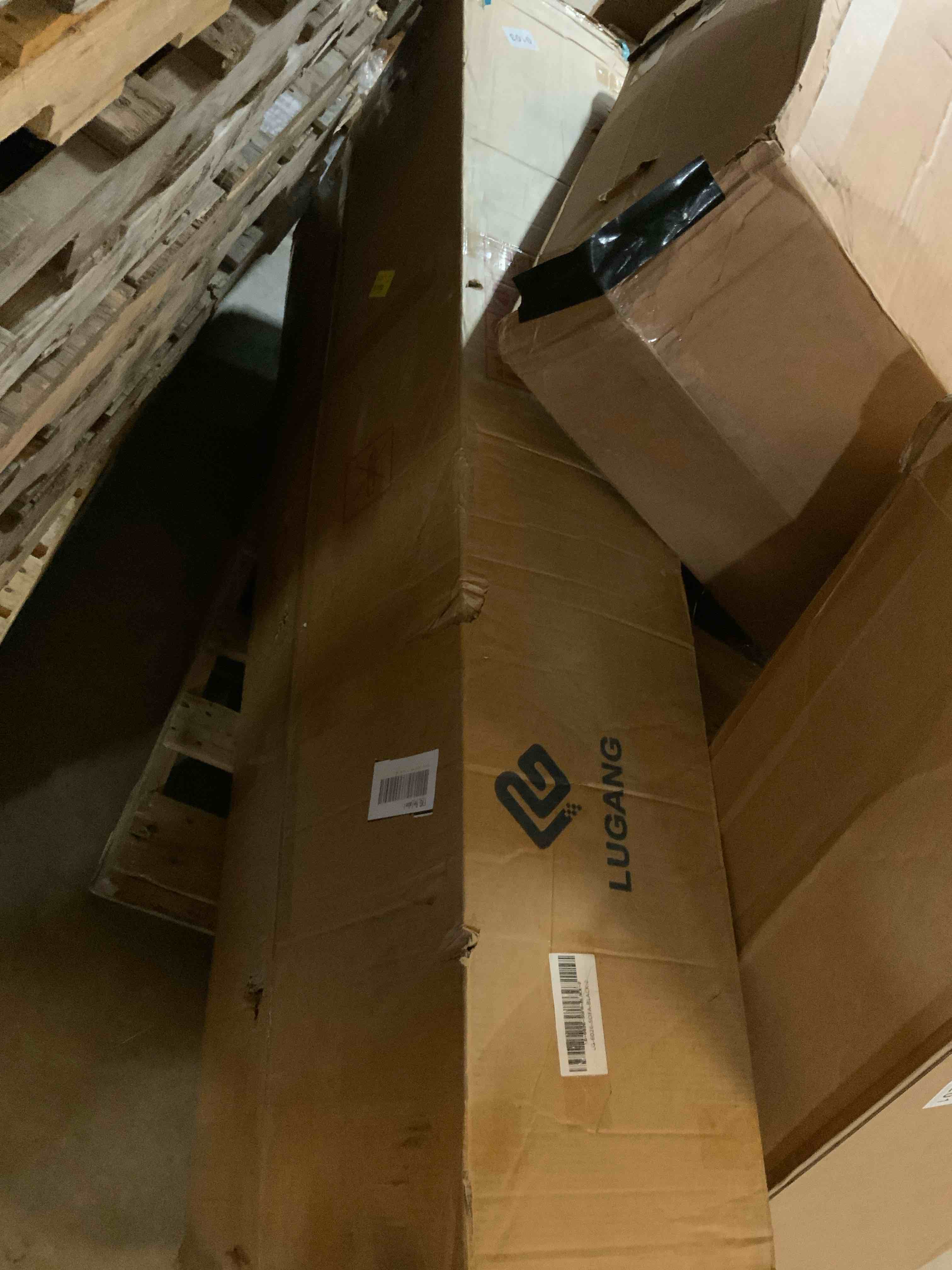 Condition photo showing Good Condition for incomplete black sofa 