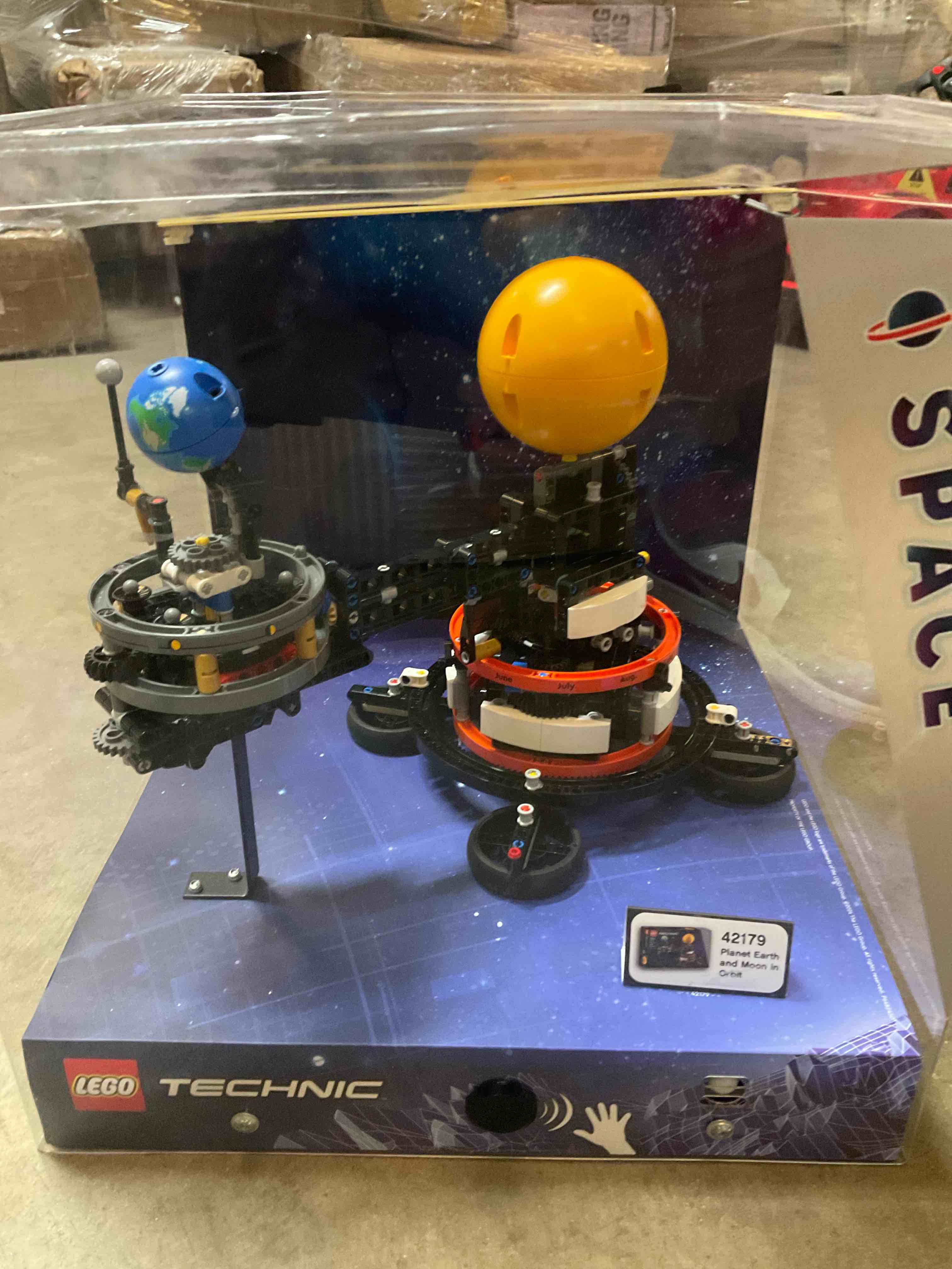 Condition photo showing Good Condition for Lego moon and earth orbit display piece lights don’t work