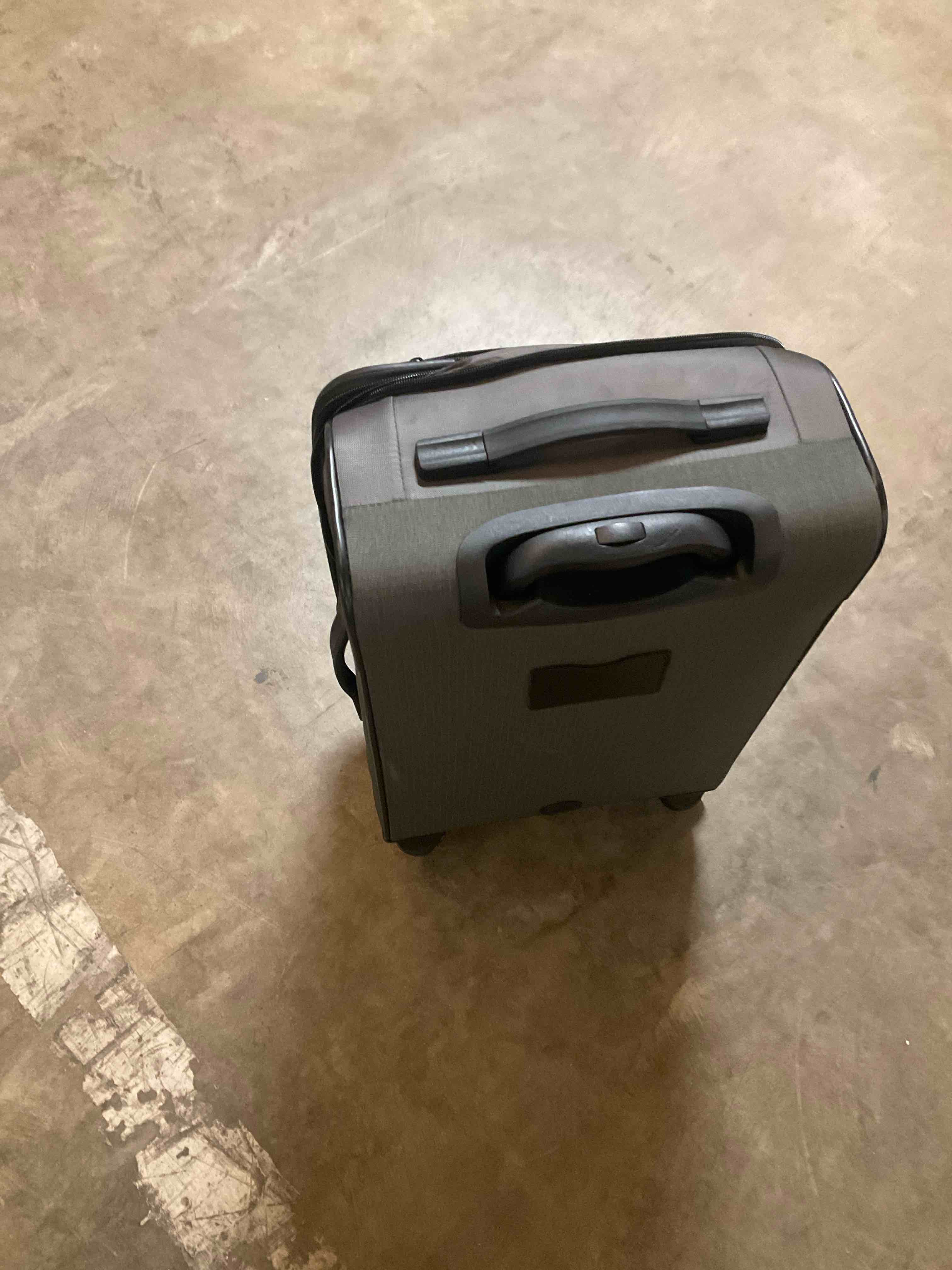 Condition photo showing Good Condition for skyline suitcase