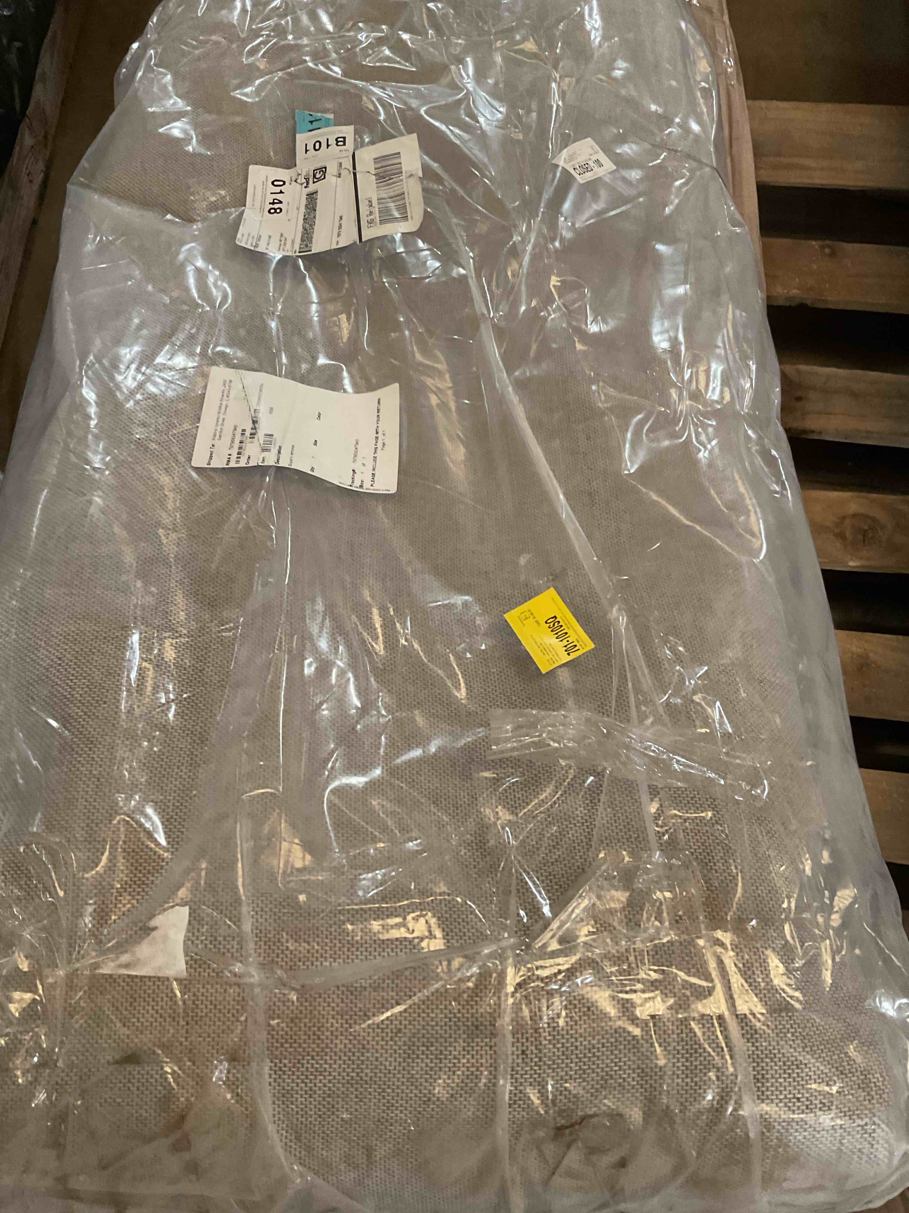 Condition photo showing Good Condition for sagarmatha wool area rug