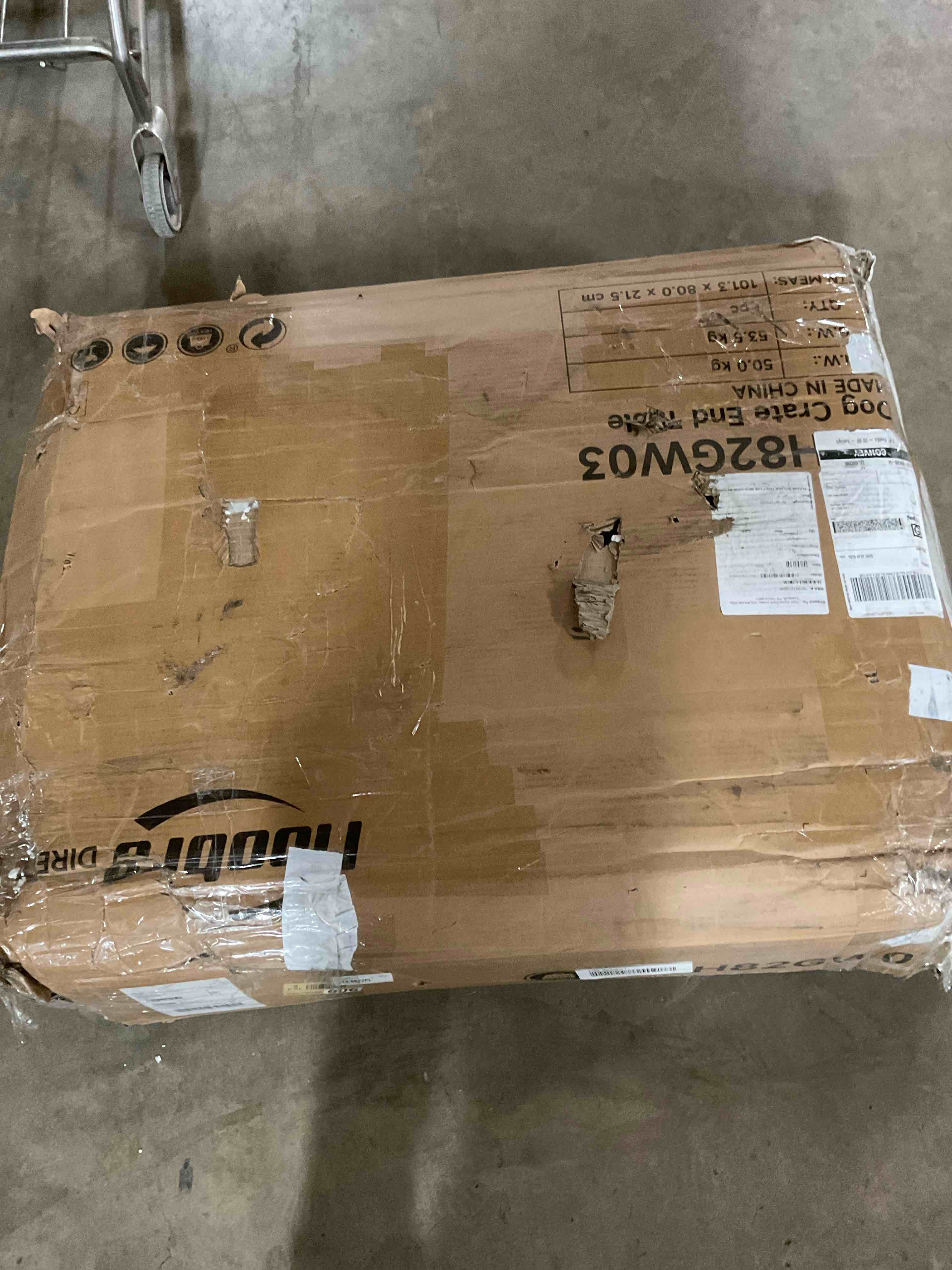 Condition photo showing Good Condition for dog crate furniture