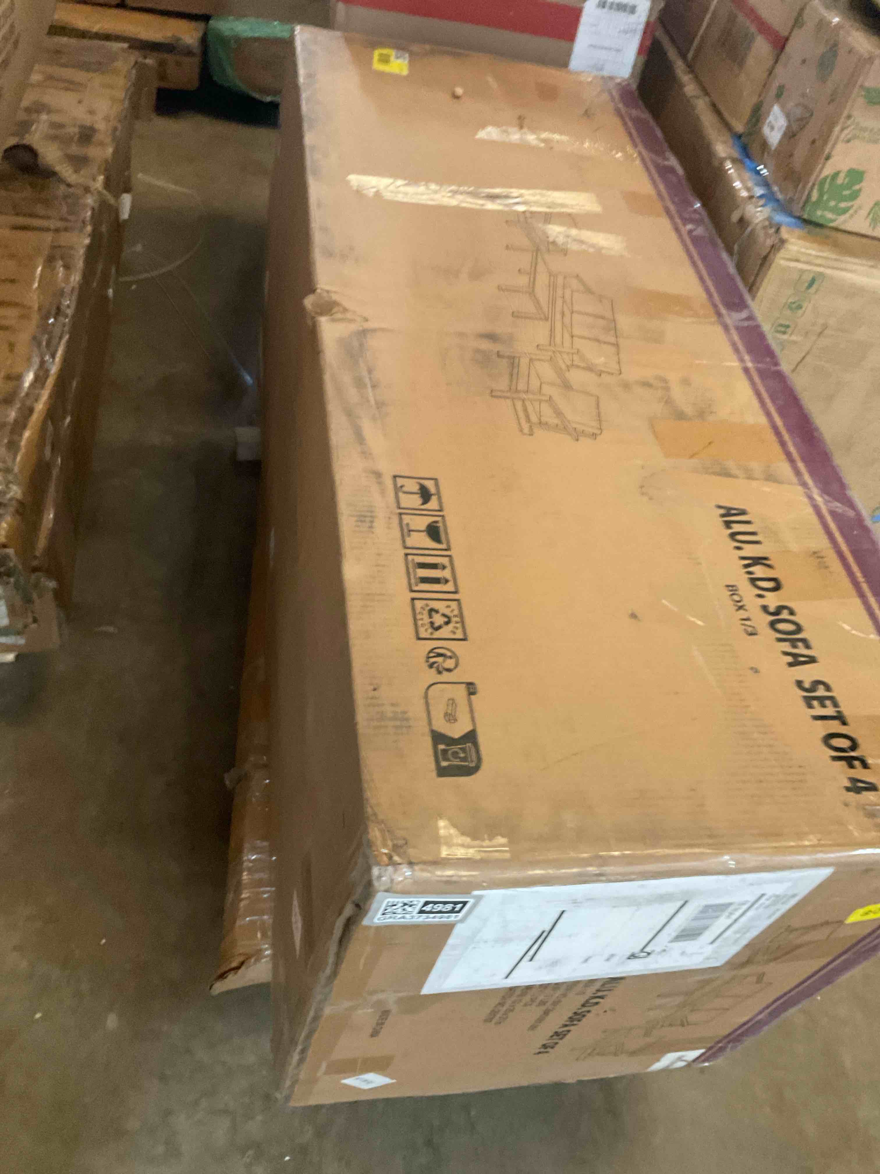 Condition photo showing Good Condition for box 1 of 3aluminum  chairs with cushions