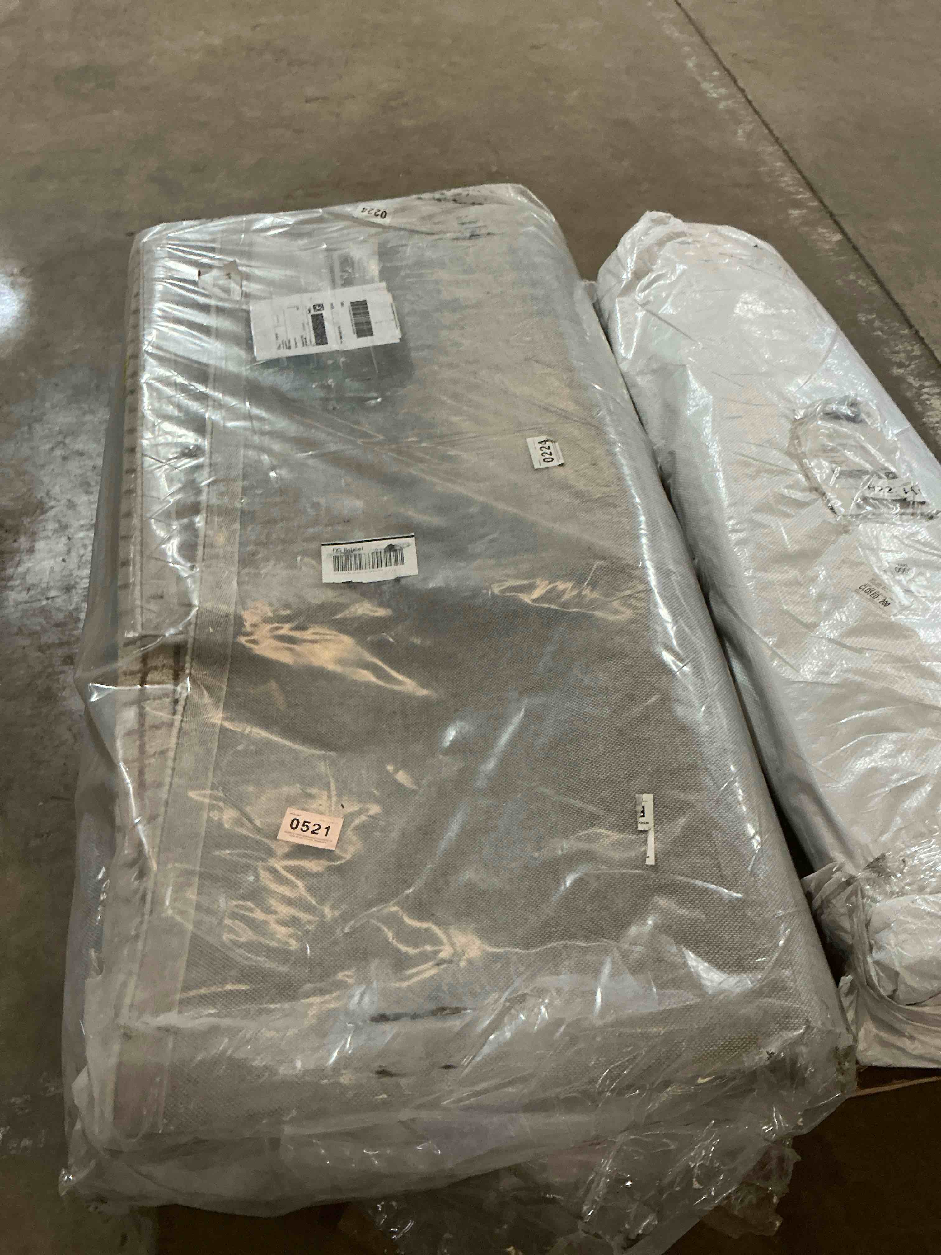 Condition photo showing Good Condition for katasha checked wool area rug