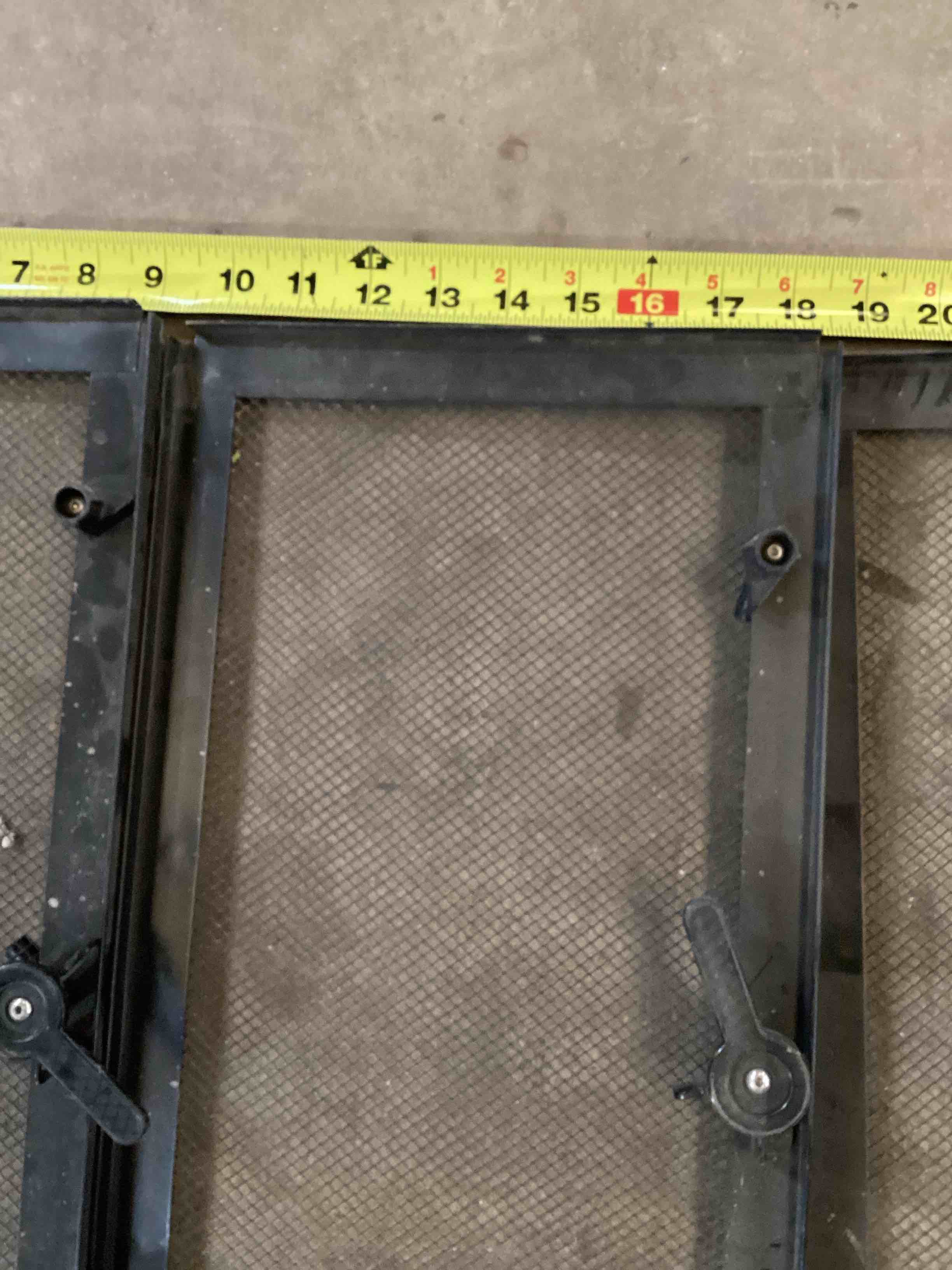 Condition photo showing Good Condition for 3 pieces /terrarium top screen