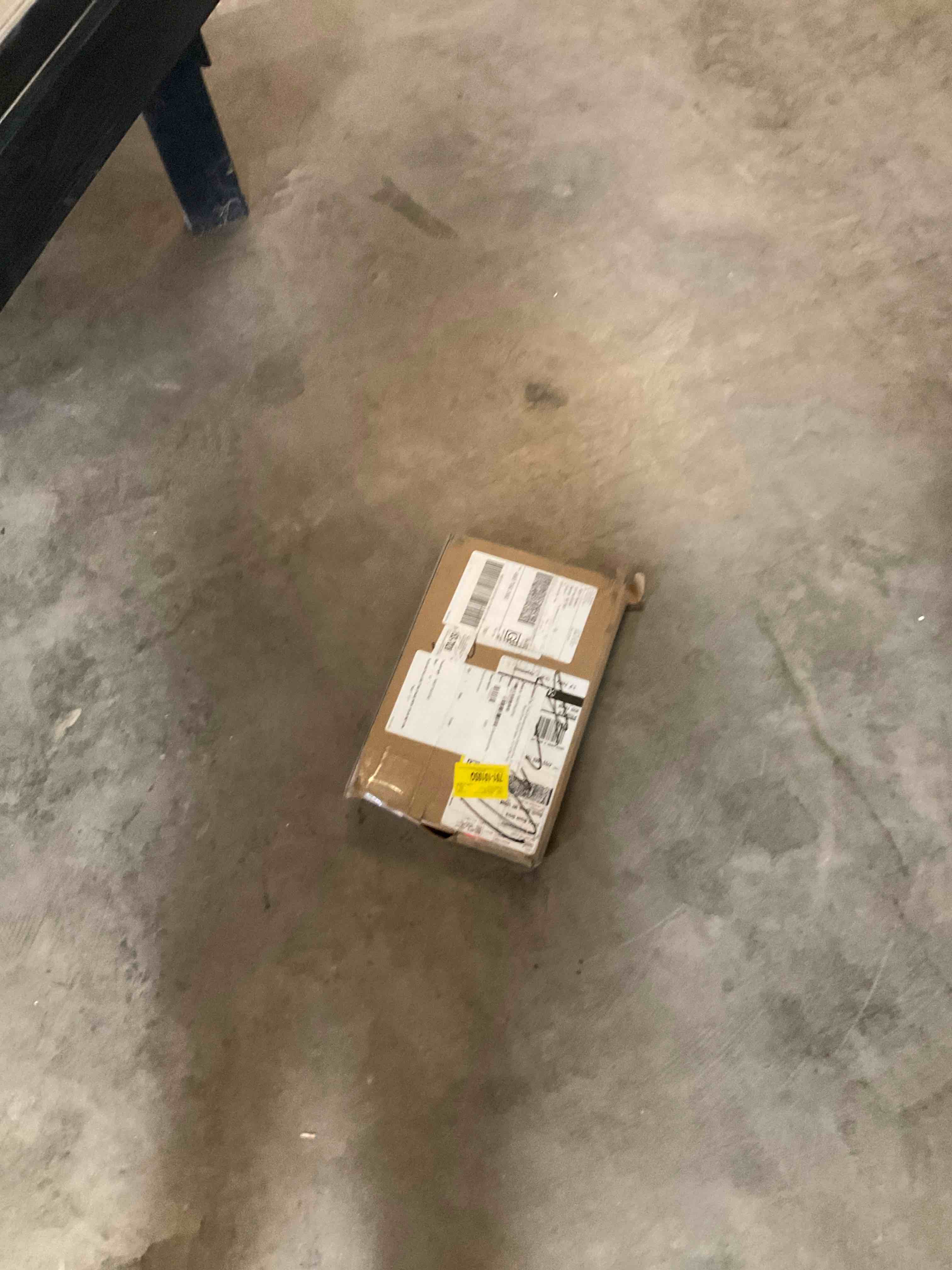 Condition photo showing Good Condition for silver freestanding paper towel holder