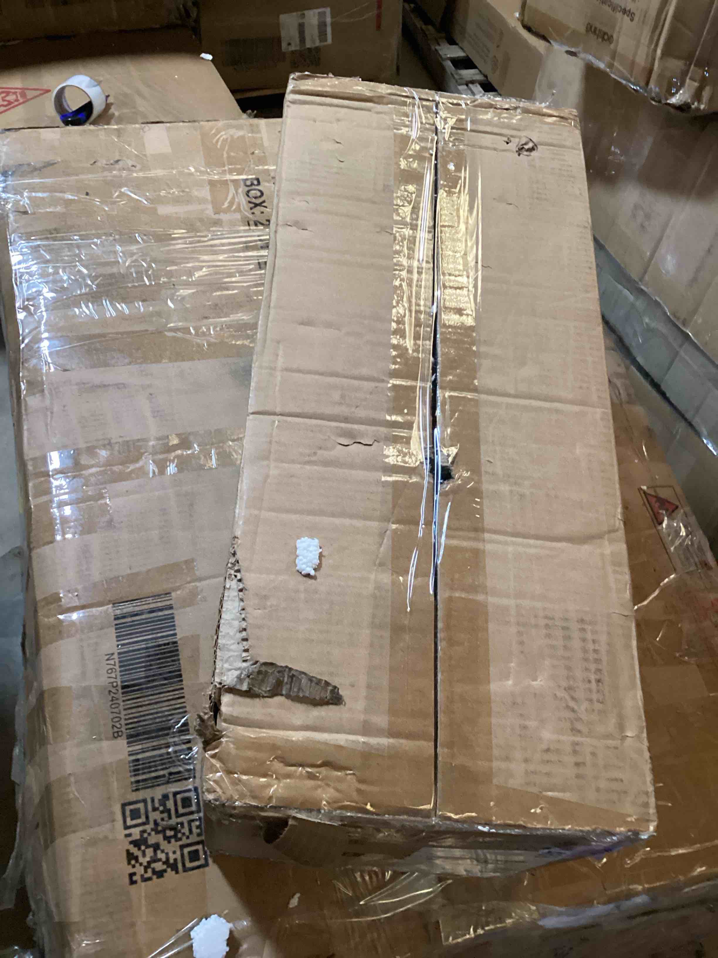 Condition photo showing Good Condition for ceiling light with balancing kit 