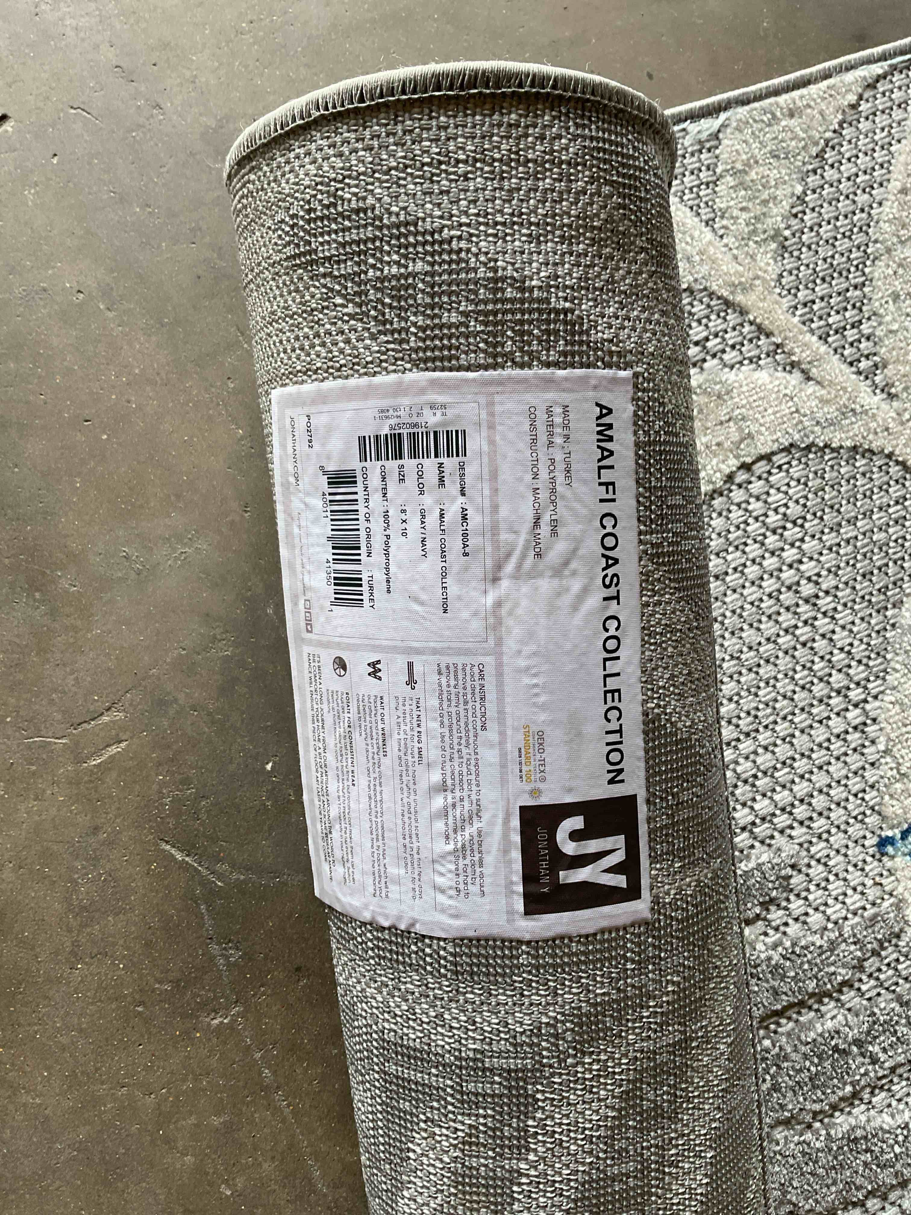 Condition photo showing Good Condition for area rug (size in photos)