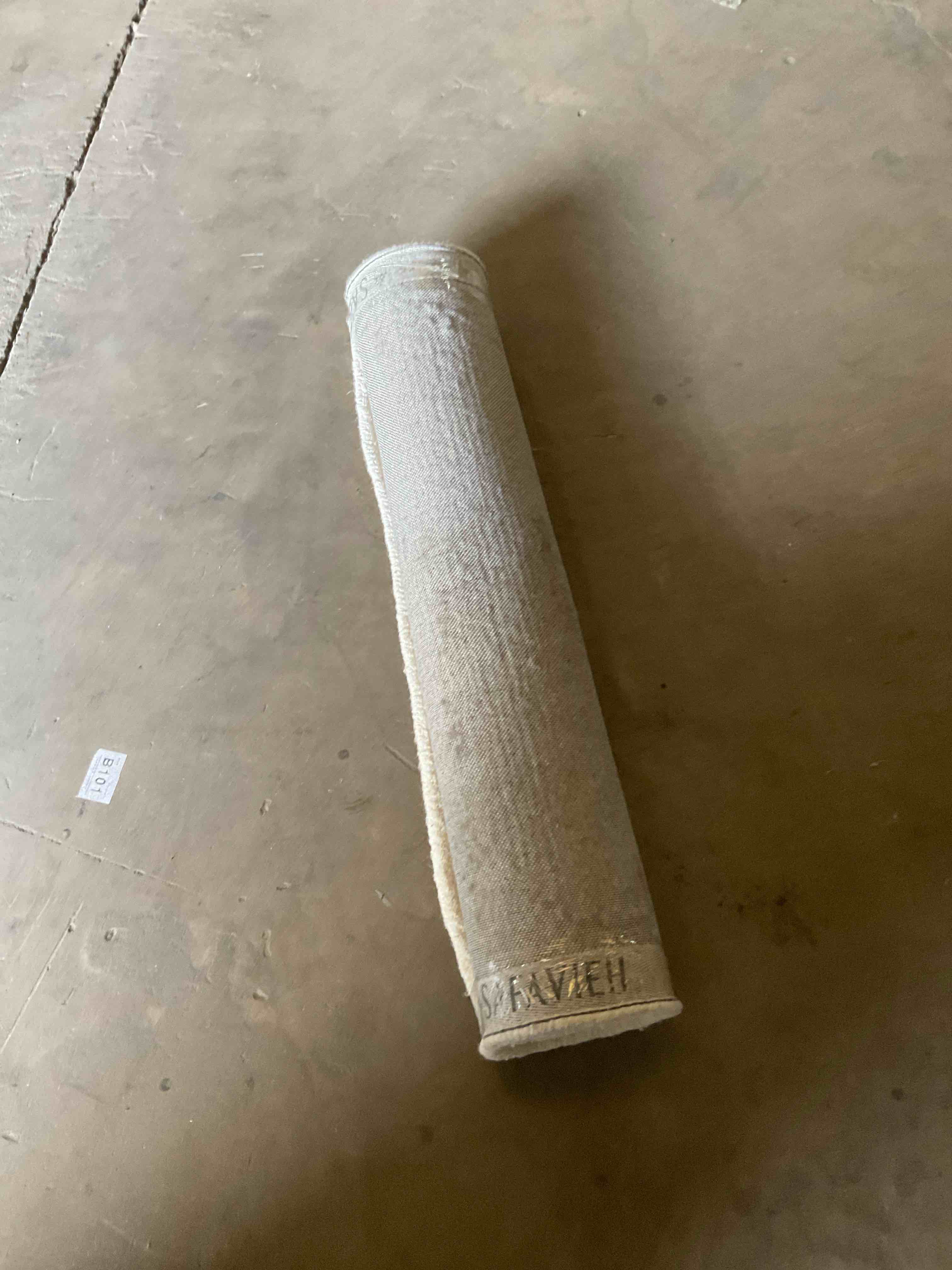 Condition photo showing Good Condition for 3x5 area rug