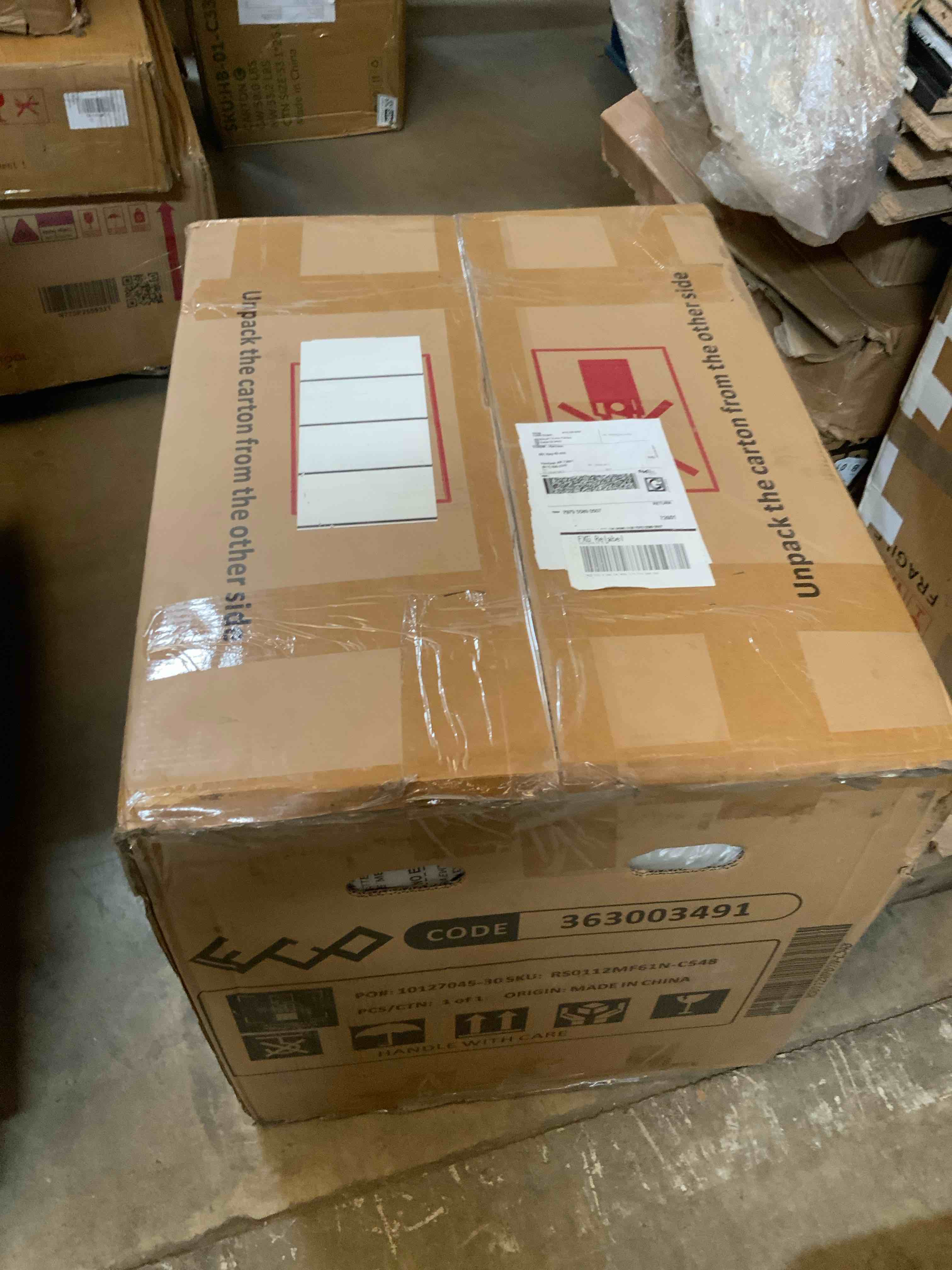 Condition photo showing Good Condition for 22" wide beige center section