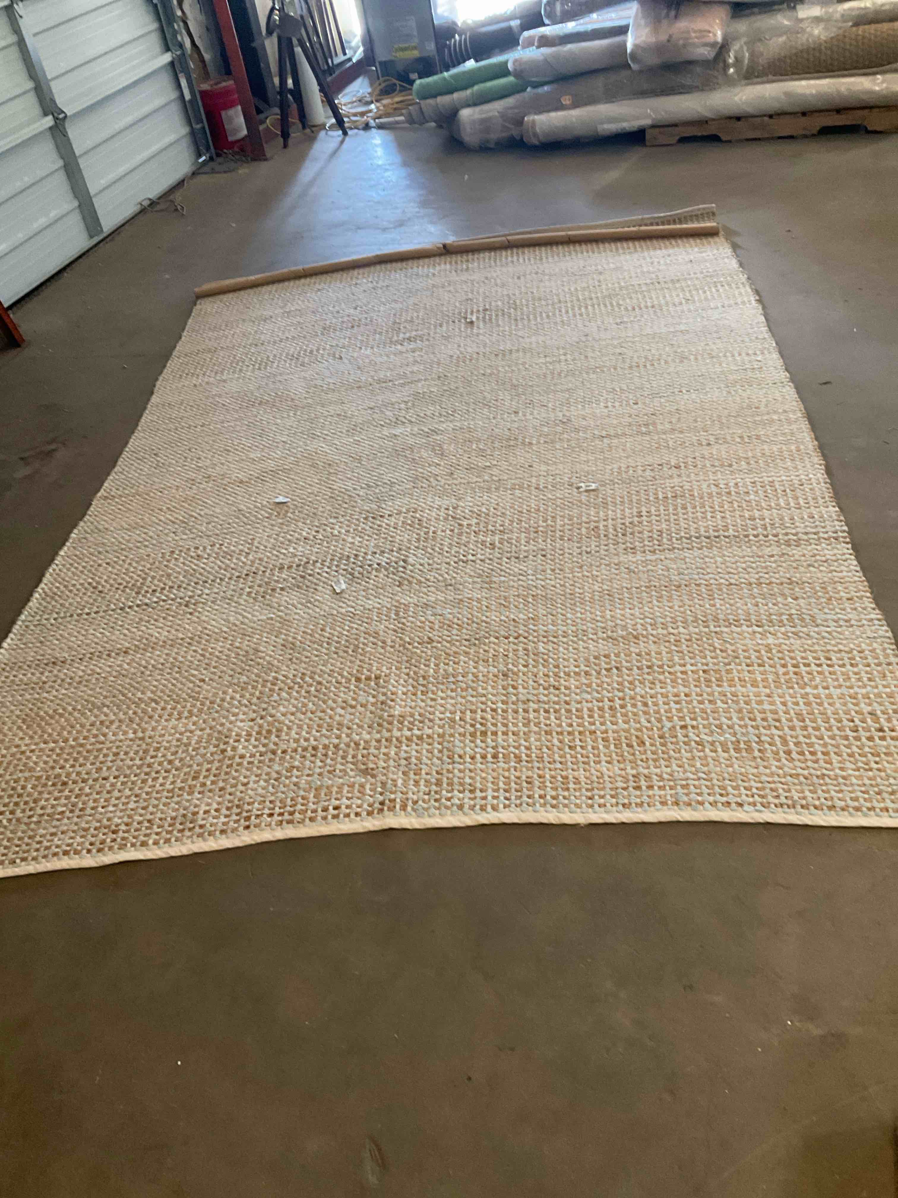 Condition photo showing Good Condition for cape cod hand loomed cotton;jute/sisal solid color rug