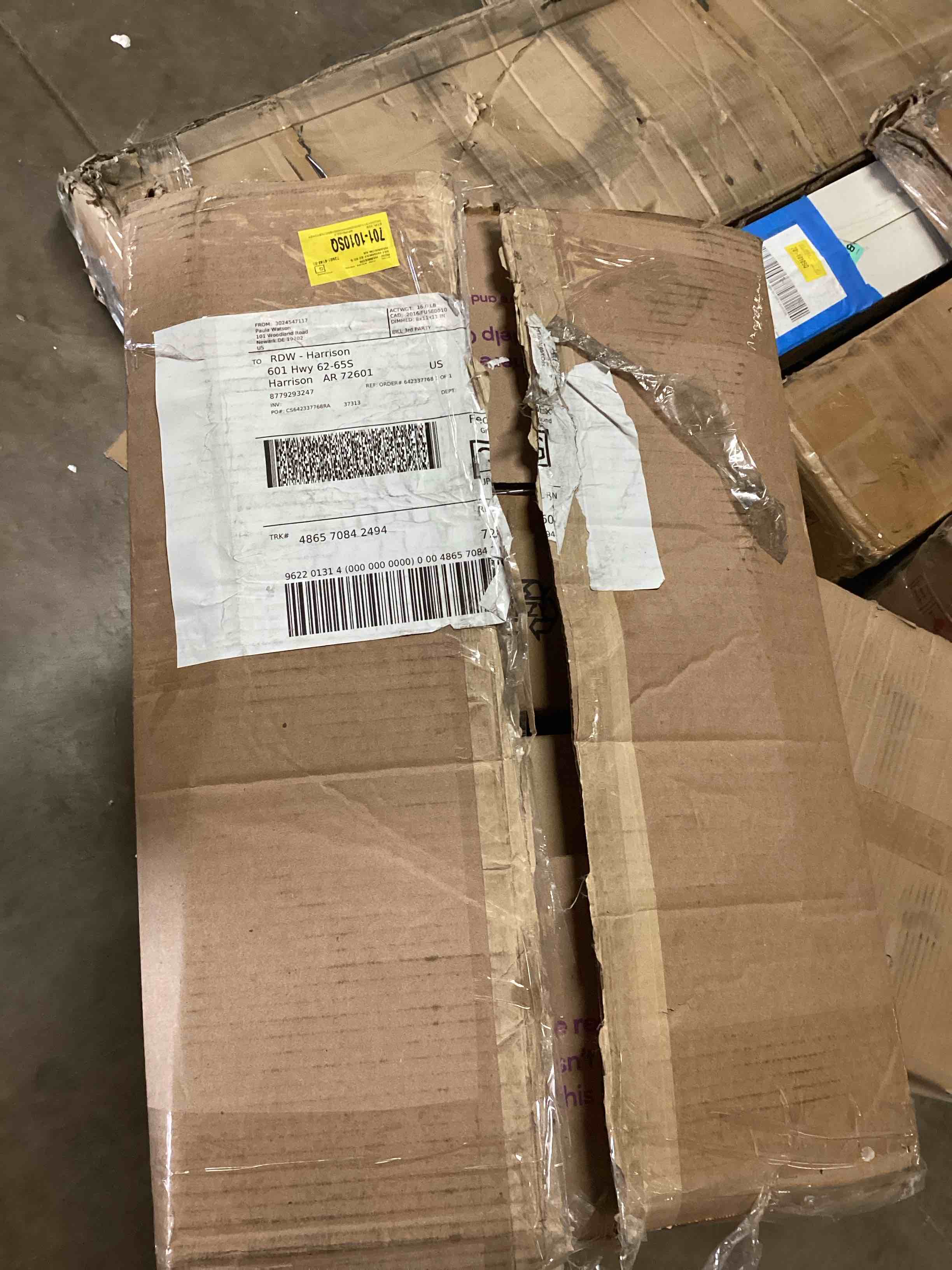 Condition photo showing Good Condition for luna crystal chandelier