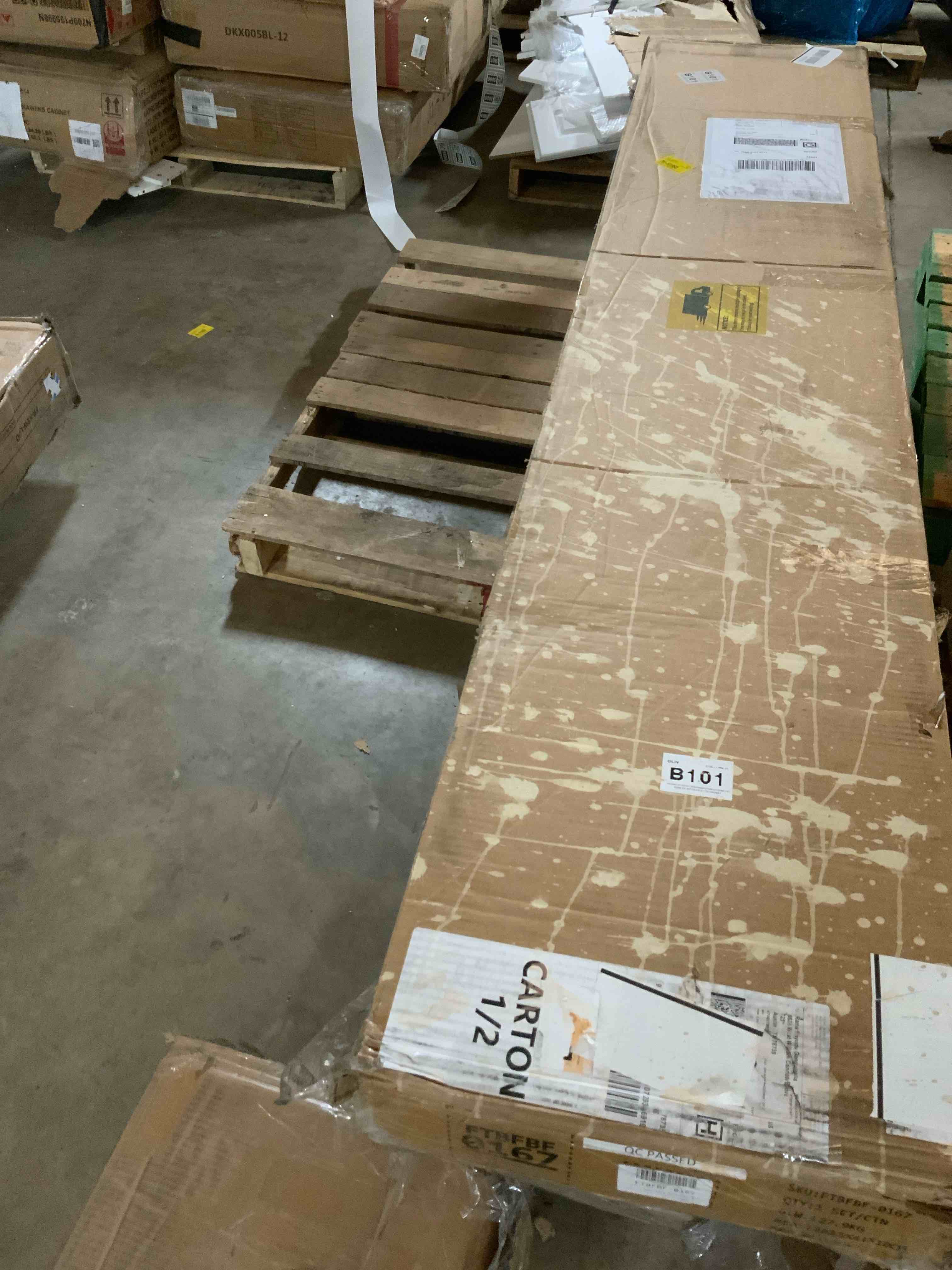 Condition photo showing Good Condition for plank platform bed
