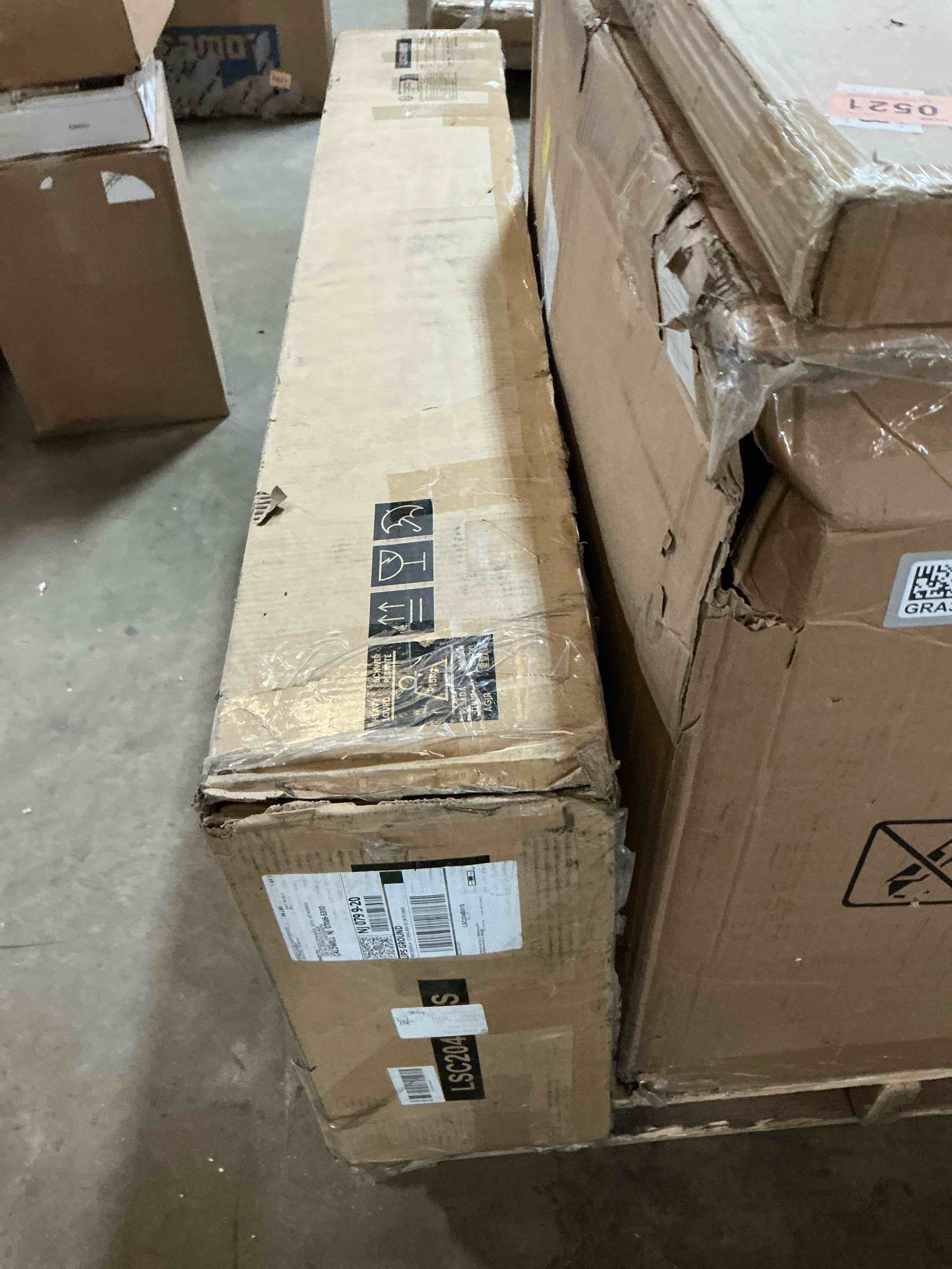 Condition photo showing Good Condition for decorative storage 30'' h x 43.98'' w cube bookcase