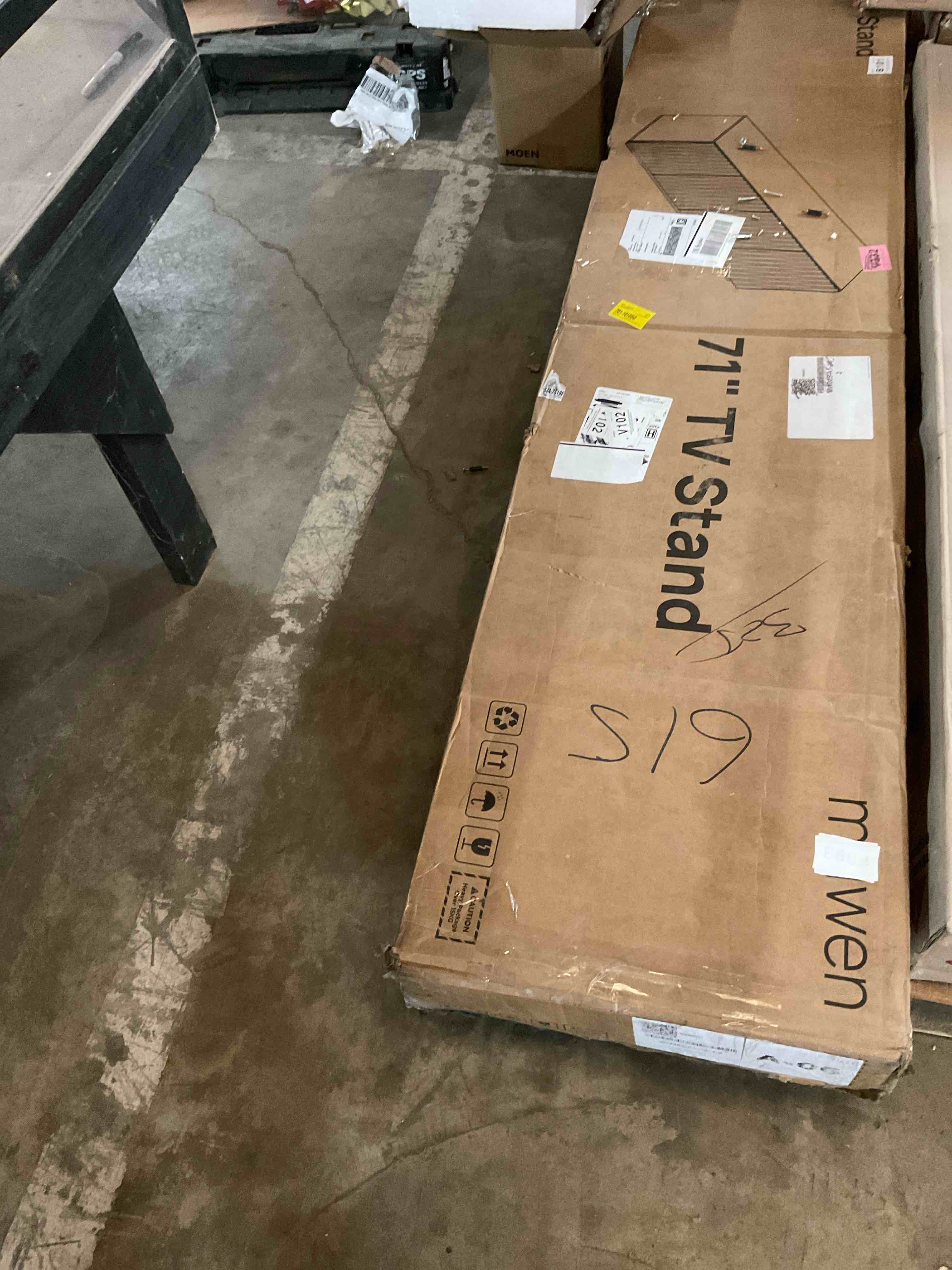 Condition photo showing Good Condition for muwen 71” tv stand