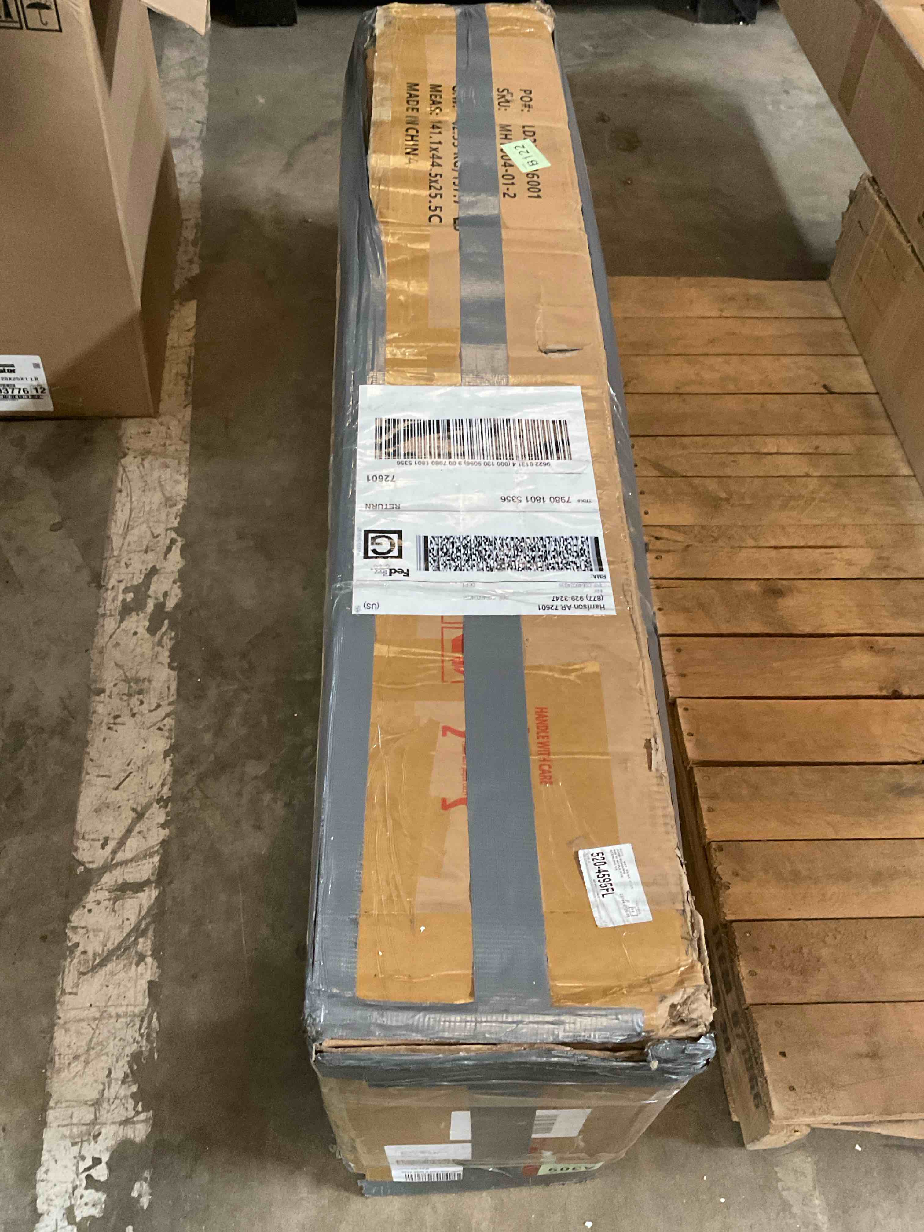 Condition photo showing Good Condition for white storage cabinet