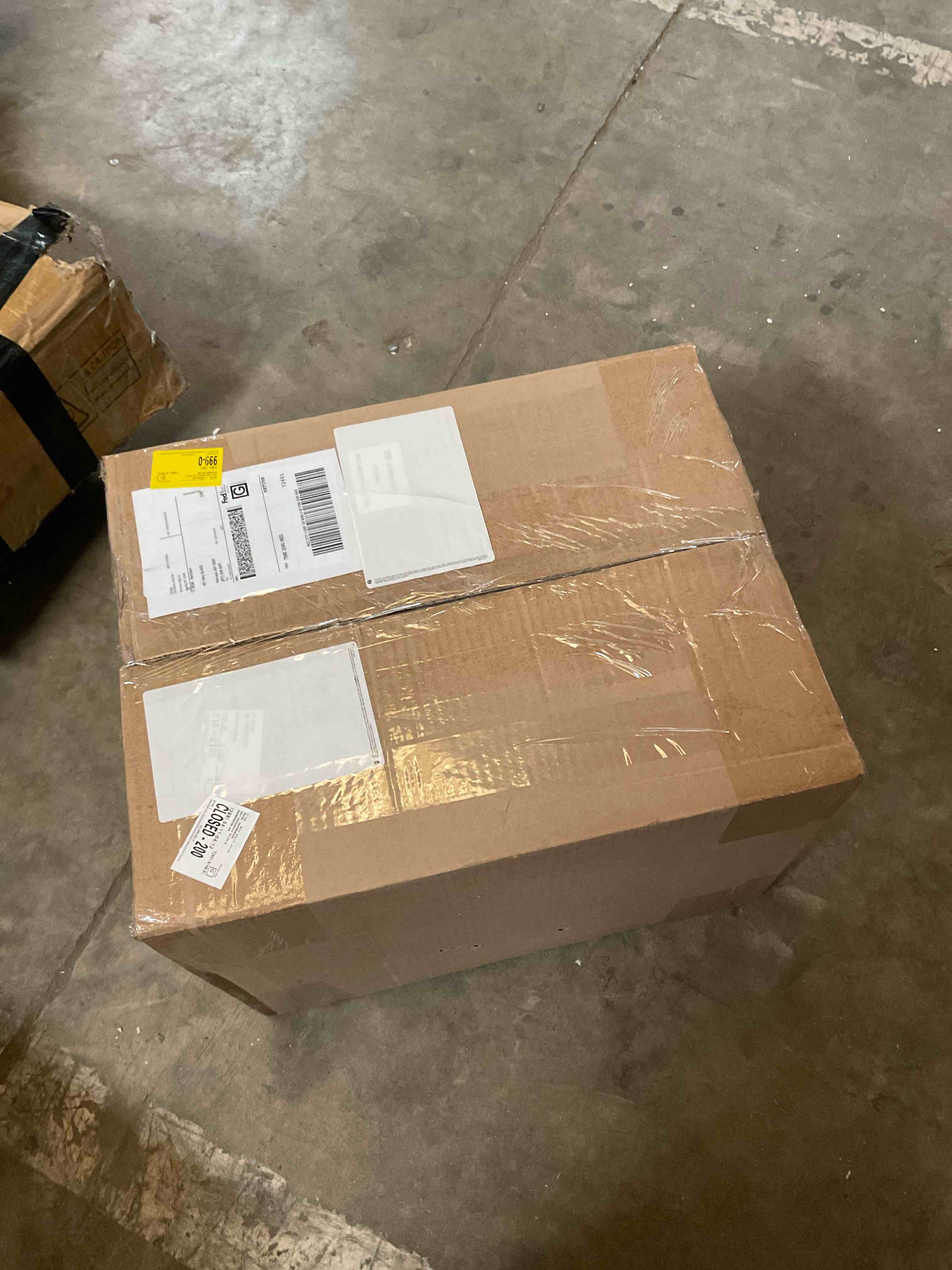 Condition photo showing Good Condition for twin size comforter