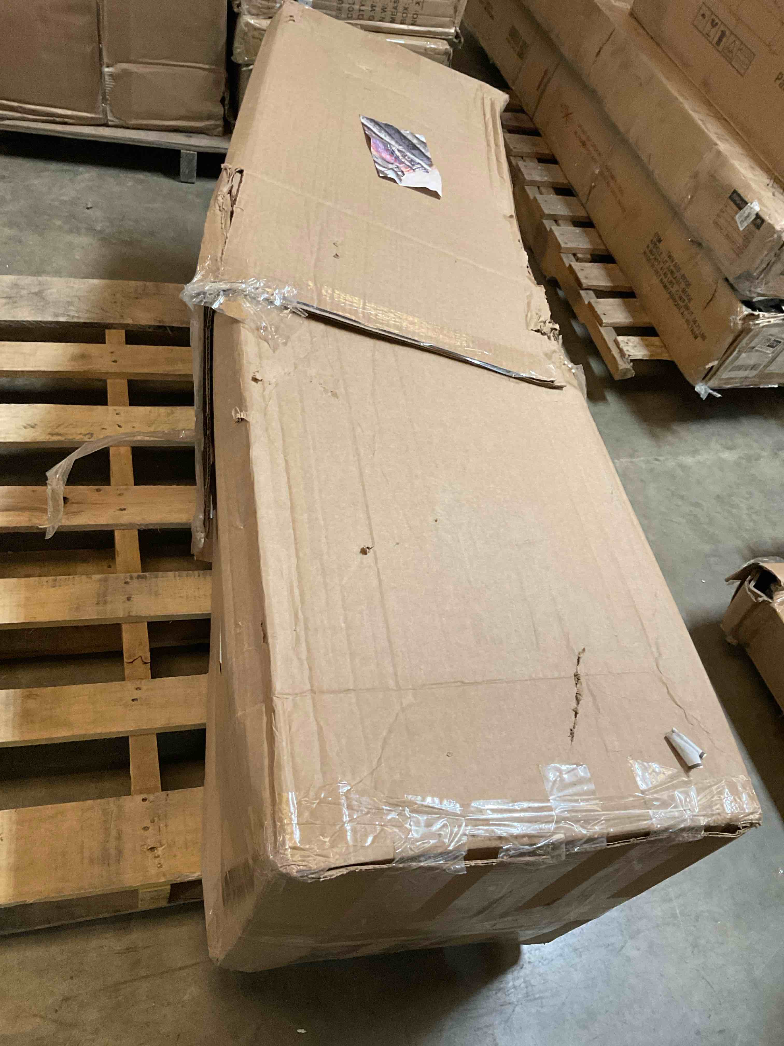 Condition photo showing Good Condition for berty 3 piece bedroom set